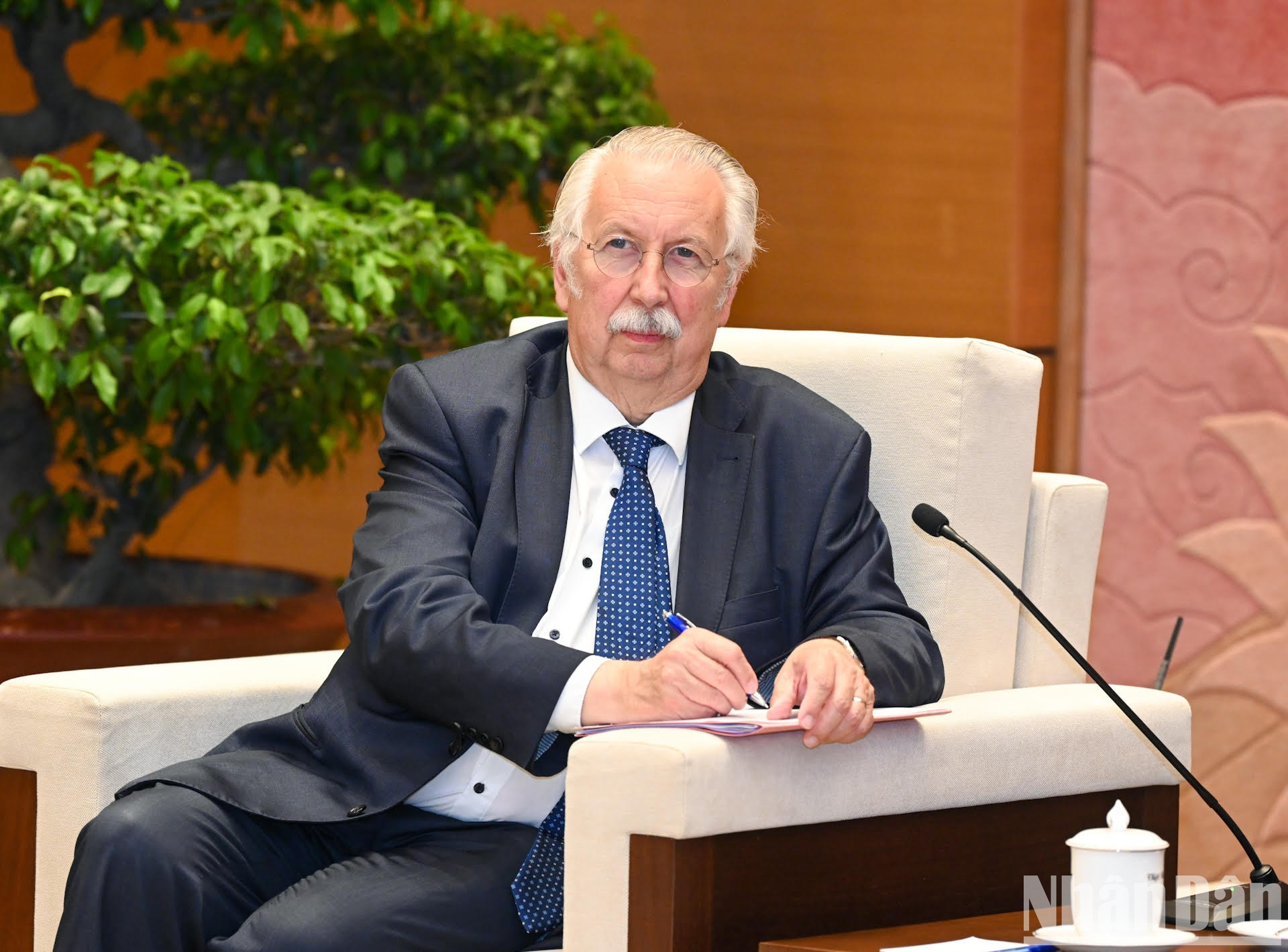 El congresista André Flahaut en la cita. El congresista André Flahaut en la cita.