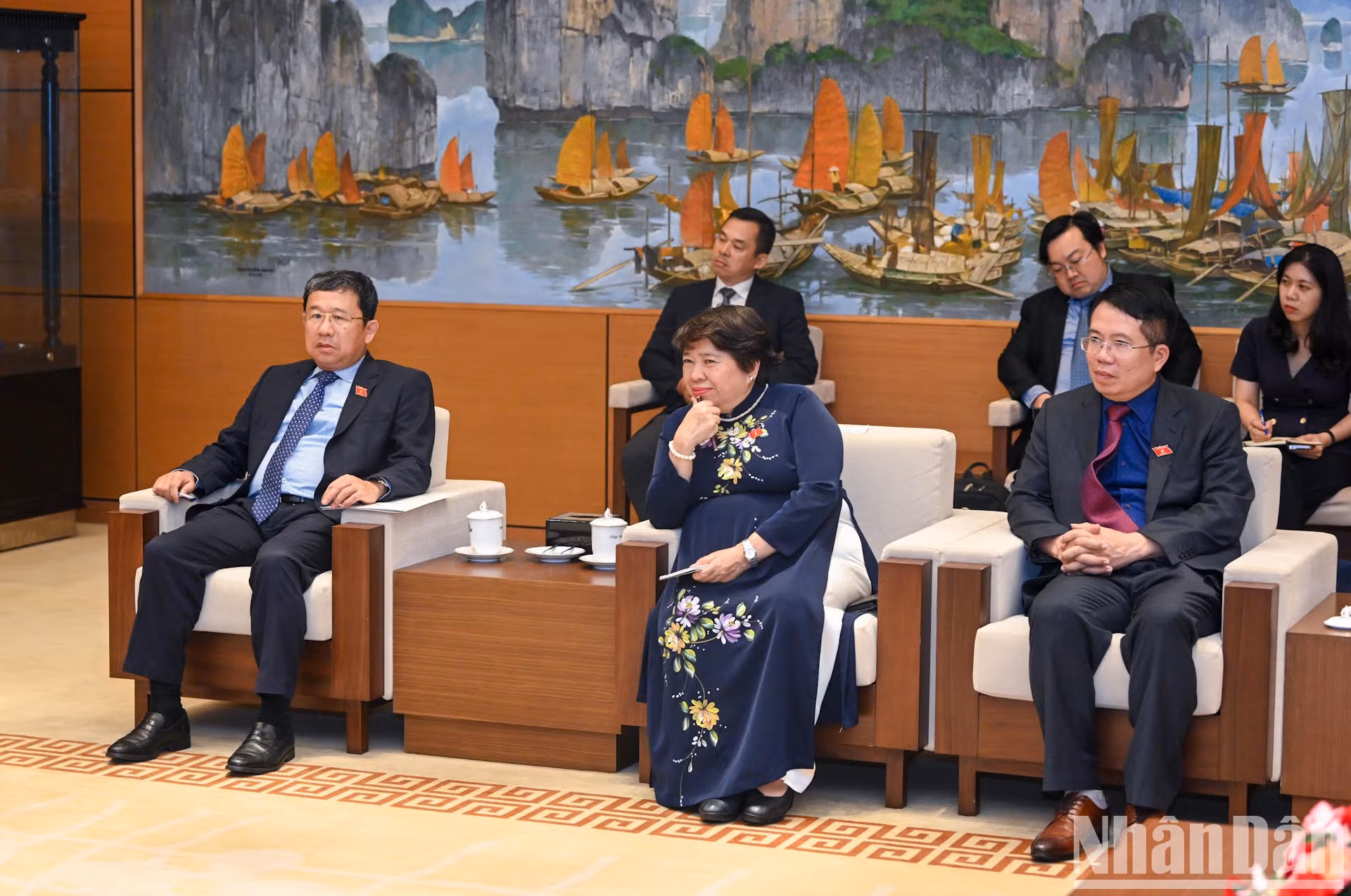 Representantes de la Asamblea Nacional de Vietnam.