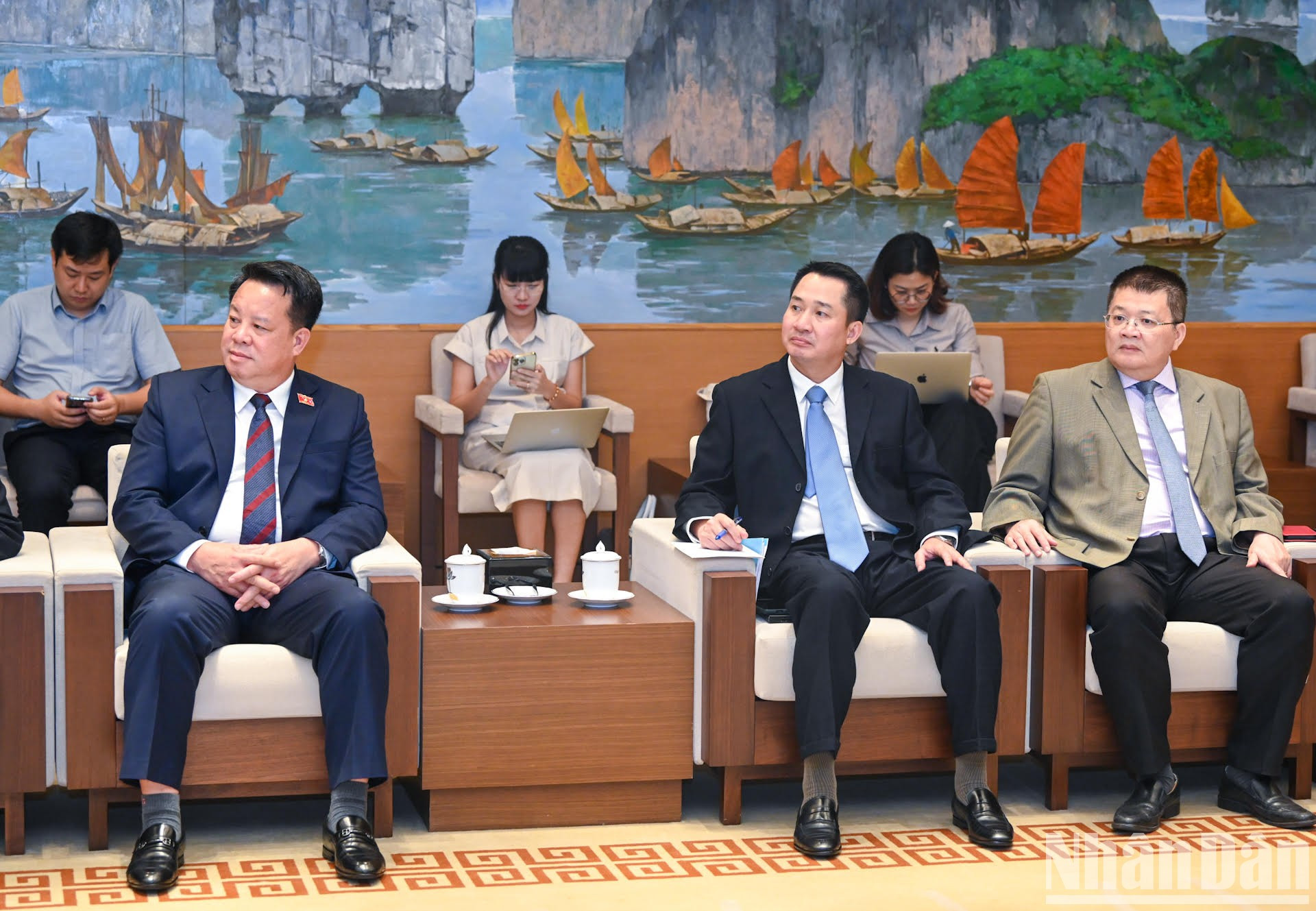 Diputados vietnamitas. Diputados vietnamitas.