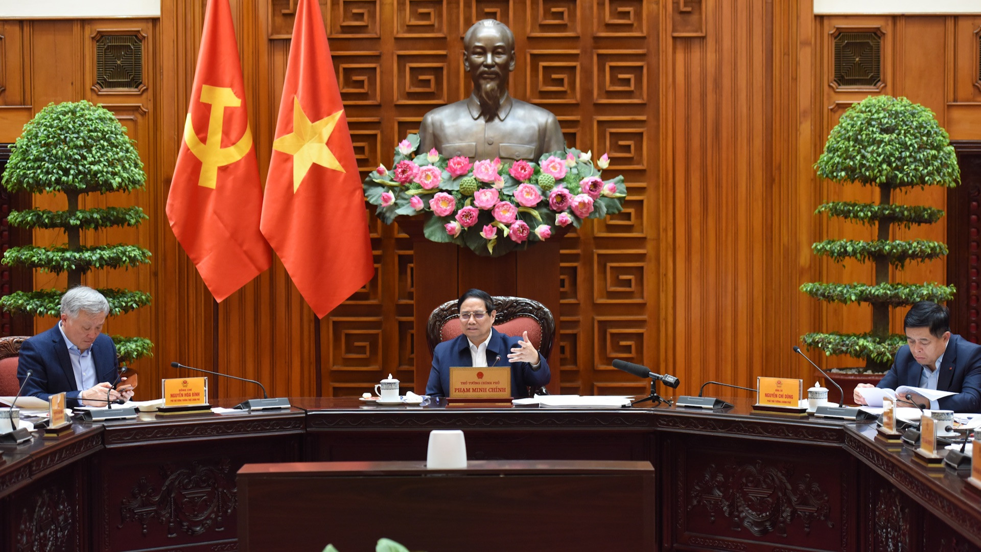 [Foto] Premier vietnamita preside reunión sobre dificultades de proyectos