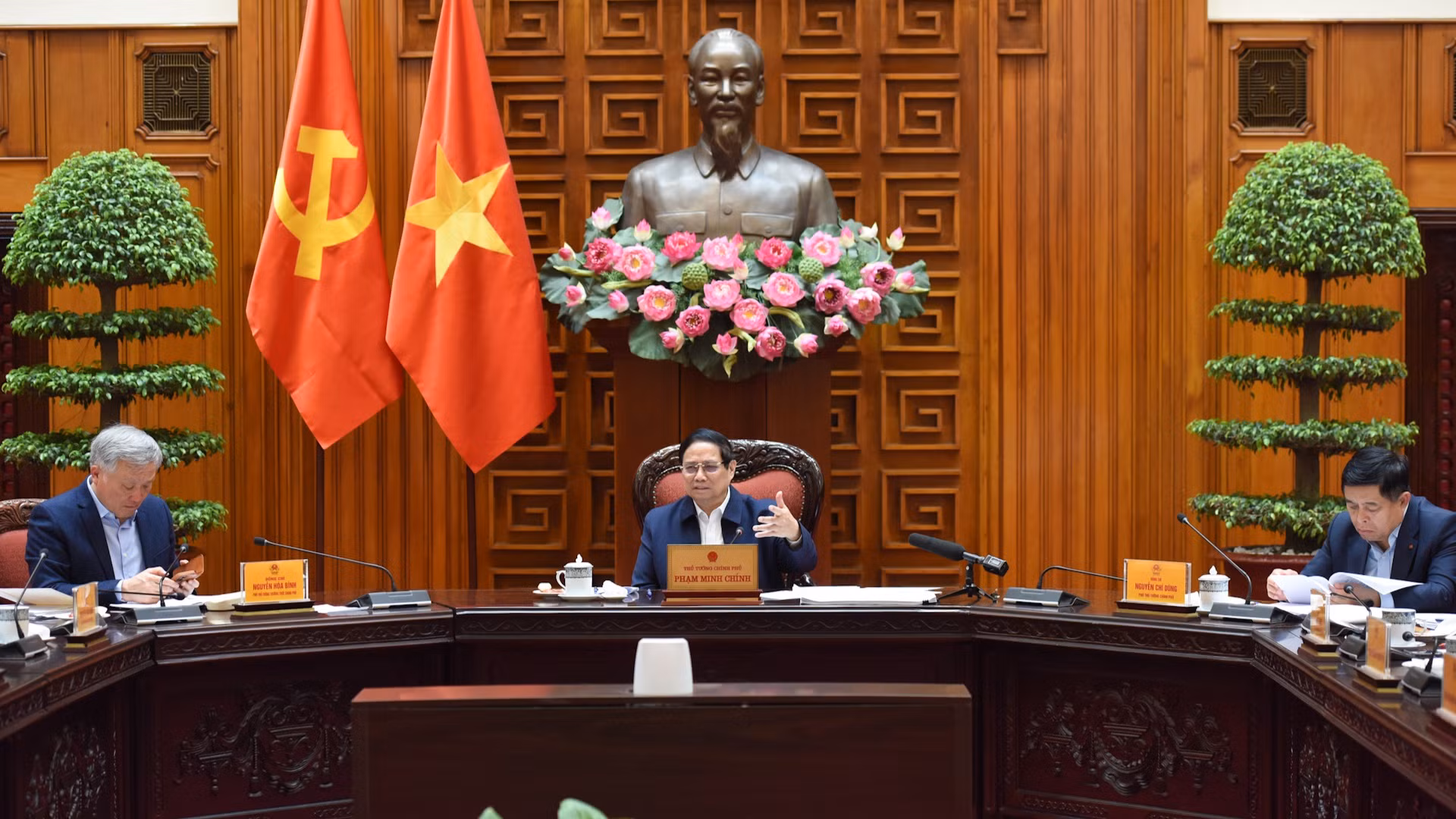 [Foto] Premier vietnamita preside reunión sobre dificultades de proyectos
