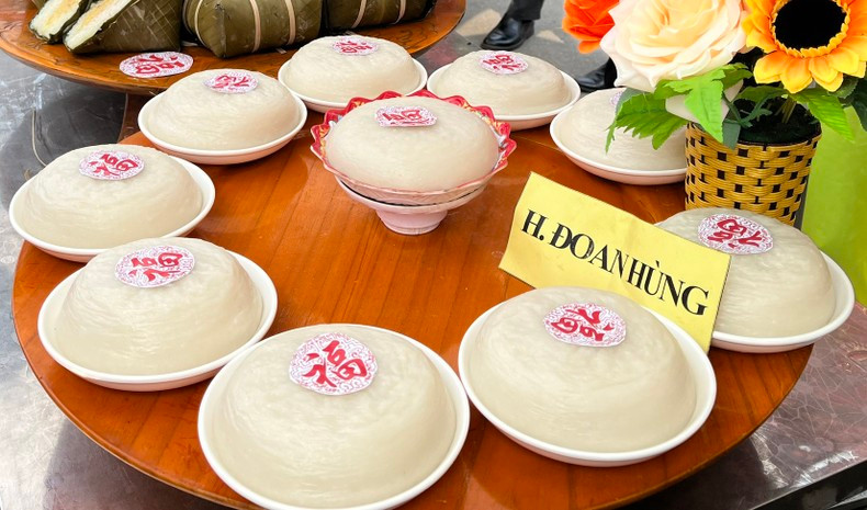 Una bandeja de “banh day” presentada al jurado. Una bandeja de “banh day” presentada al jurado.