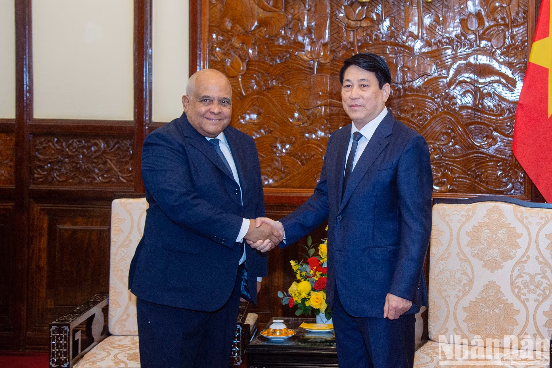 El presidente vietnamita, Luong Cuong, recibe al embajador cubano en Hanói, Orlando Nicolás Hernández Guillén, en la cita.