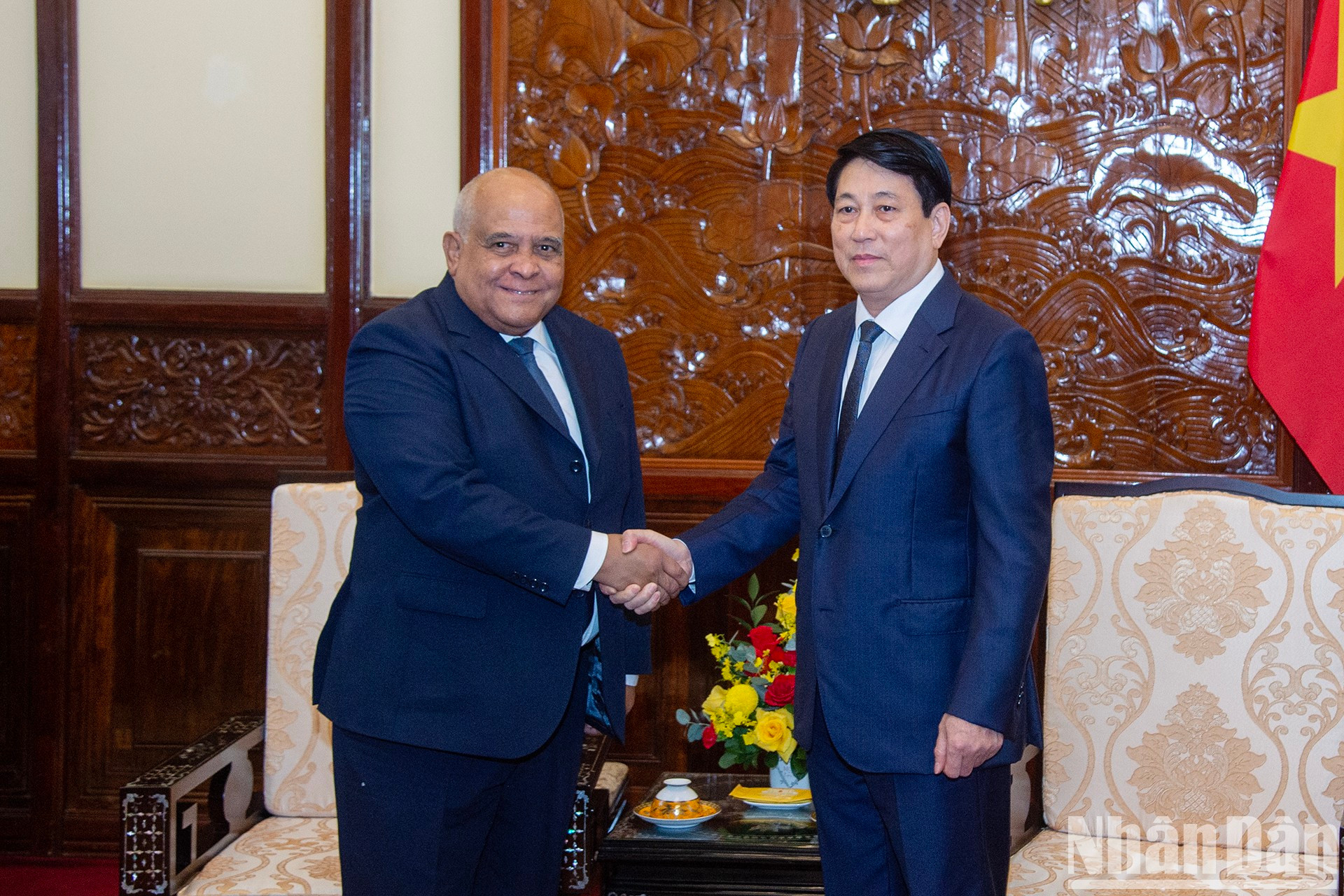 El presidente vietnamita, Luong Cuong, recibe al embajador cubano en Hanói, Orlando Nicolás Hernández Guillén, en la cita. El presidente vietnamita, Luong Cuong, recibe al embajador cubano en Hanói, Orlando Nicolás Hernández Guillén, en la cita.