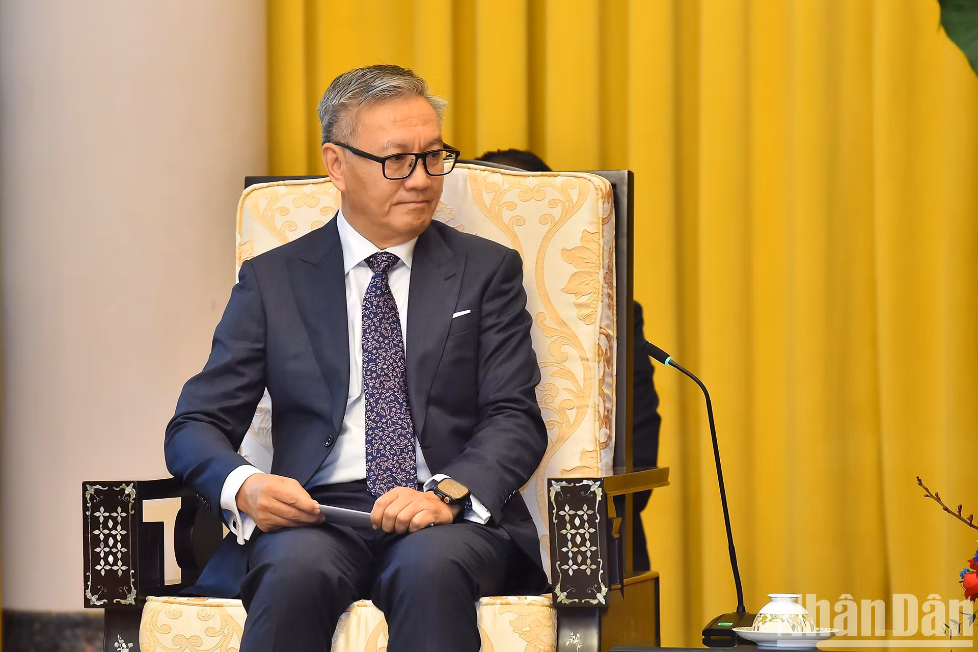 El ministro de Relaciones Exteriores de Laos, Thongsavanh Phomvihane, interviene en el acto.