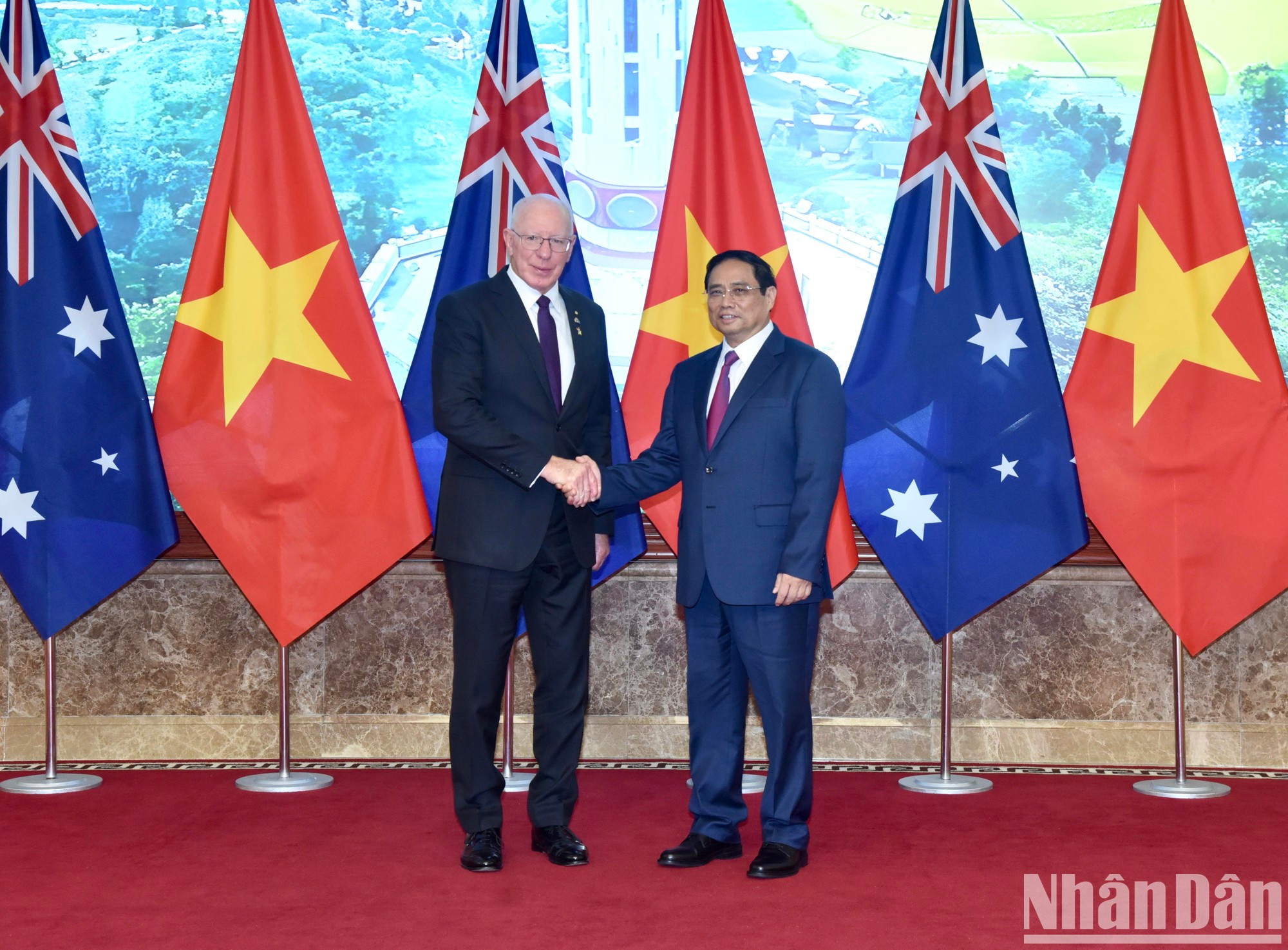 Minh Chinh y David Hurley.