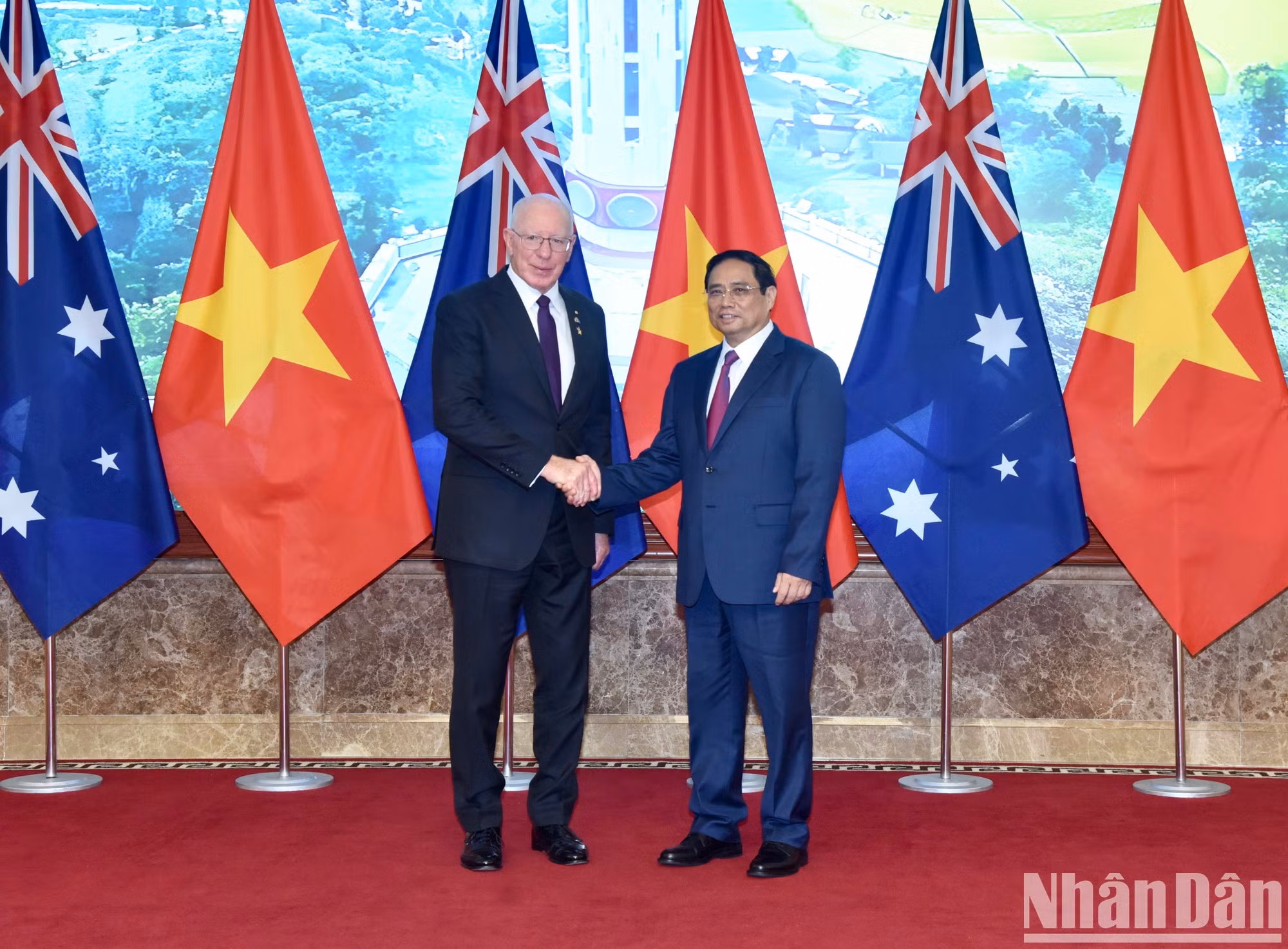 Minh Chinh y David Hurley.