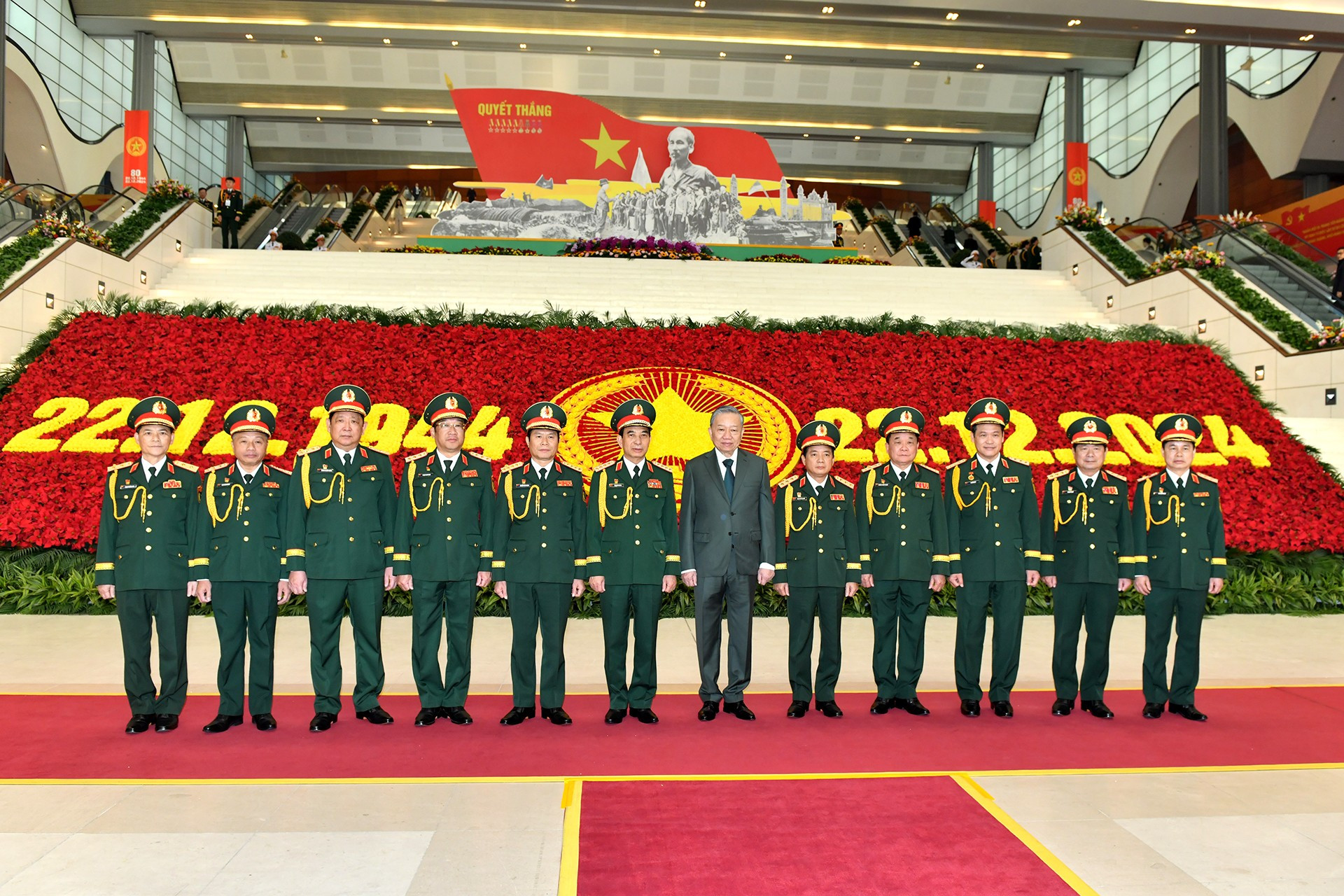 [Foto] Líder partidista vietnamita asiste al acto conmemorativo del 80º aniversario de fundación del Ejército Popular de Vietnam