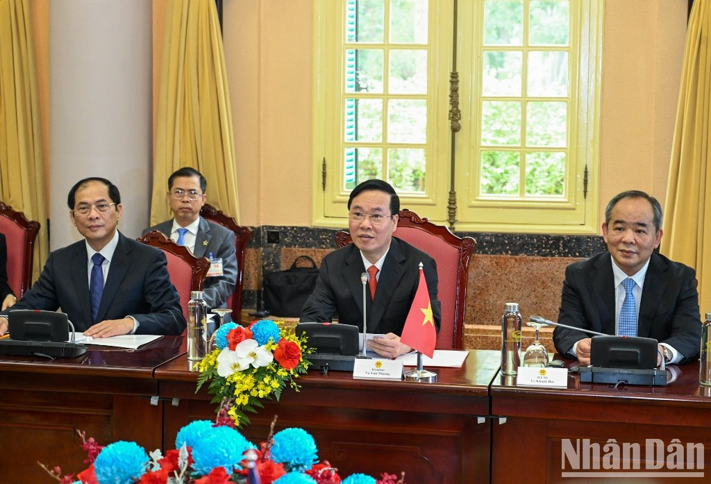 El presidente vietnamita, Vo Van Thuong, habla en la cita.