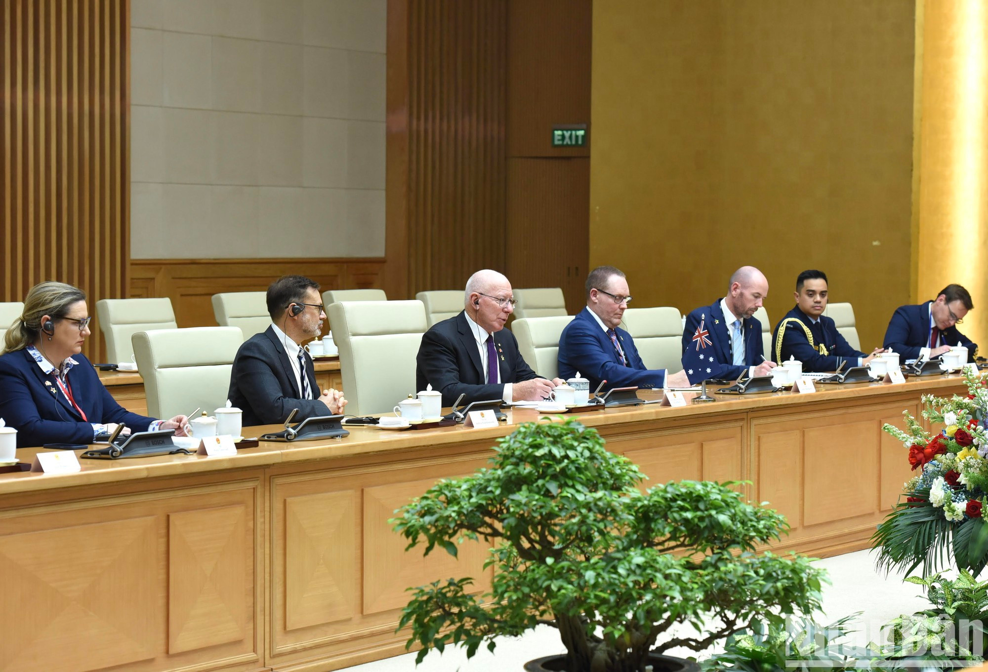 El gobernador general de Australia, David Hurley, y la delegación australiana.