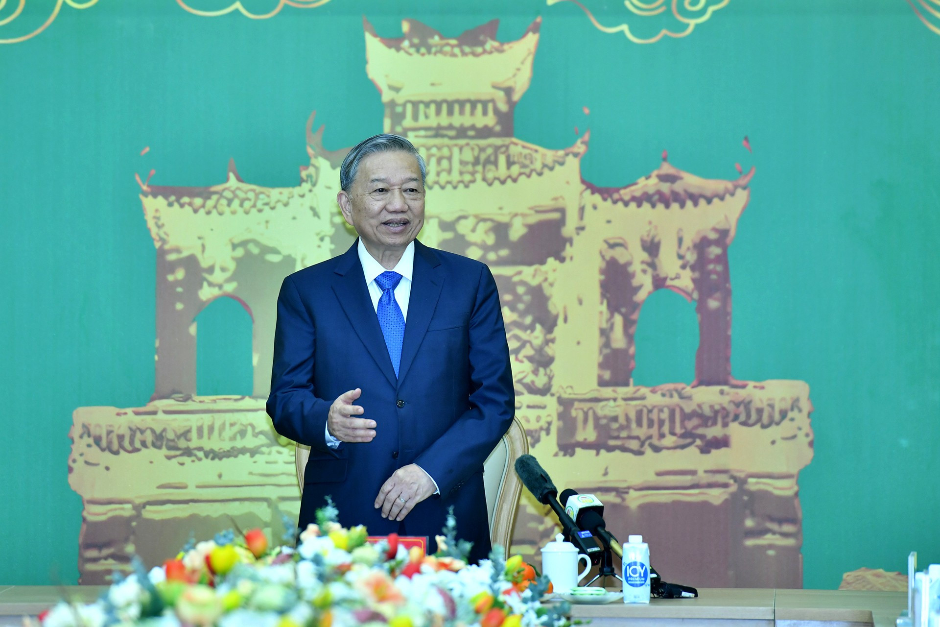 El secretario general del Partido Comunista de Vietnam, To Lam, envía felicitaciones de Año Nuevo al Comité del Partido, al gobierno y a la población de la provincia de Hung Yen.