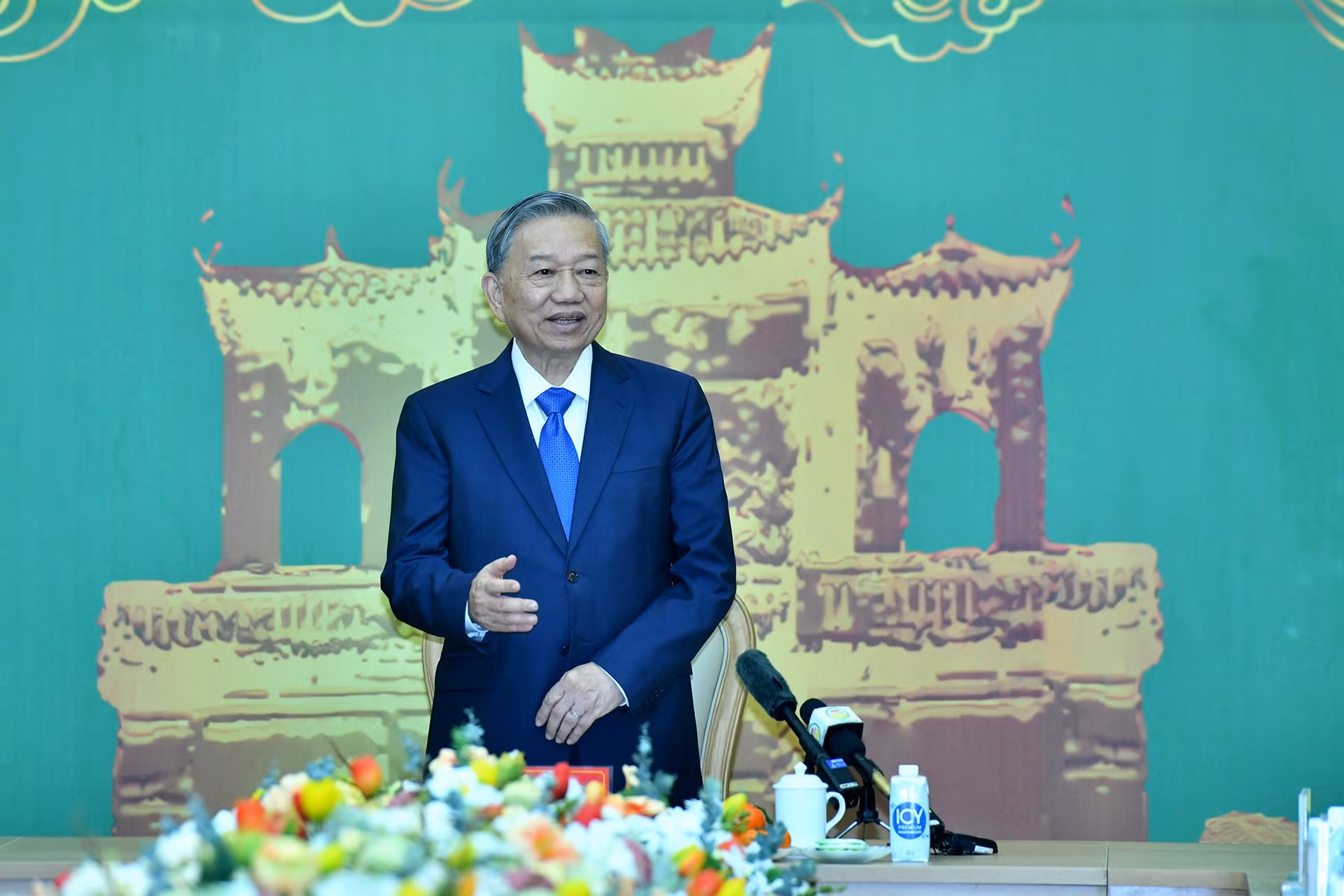 El secretario general del Partido Comunista de Vietnam, To Lam, envía felicitaciones de Año Nuevo al Comité del Partido, al gobierno y a la población de la provincia de Hung Yen.