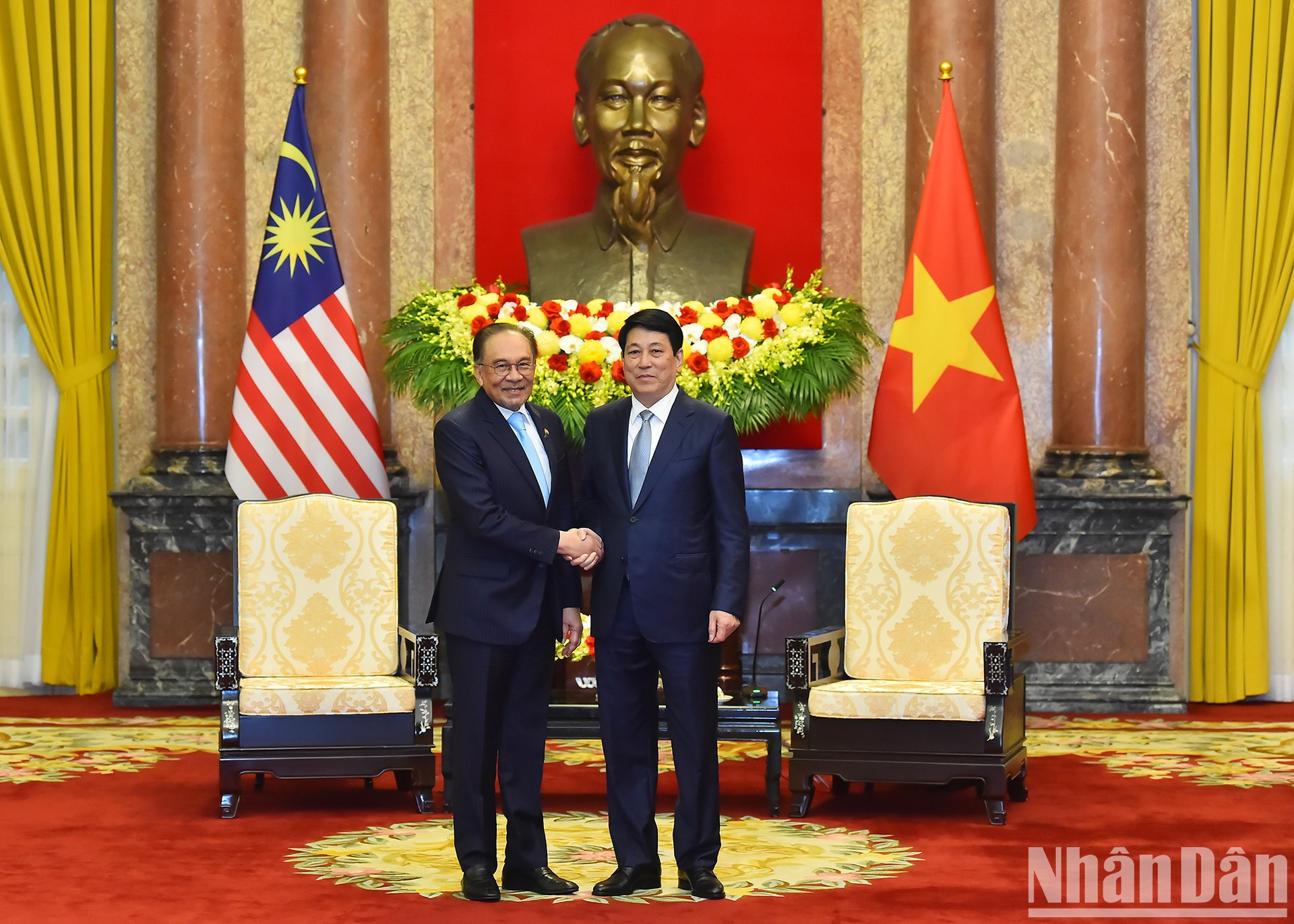 El presidente de Vietnam, Luong Cuong, y el primer ministro de Malasia, Anwar Ibrahim, en la cita.