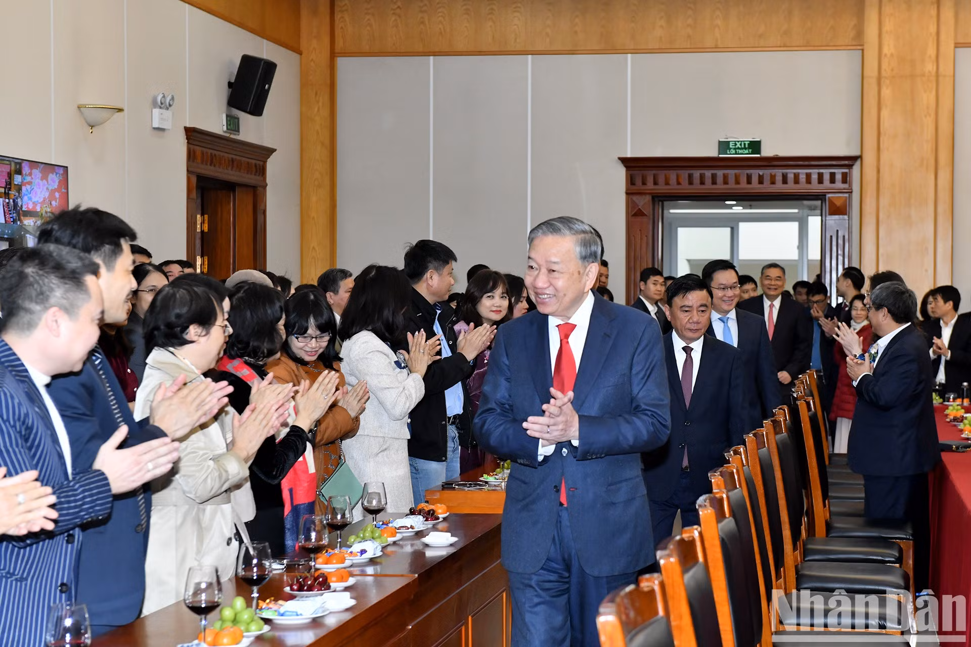 El secretario general del Partido Comunista de Vietnam, To Lam, asiste a la cita.