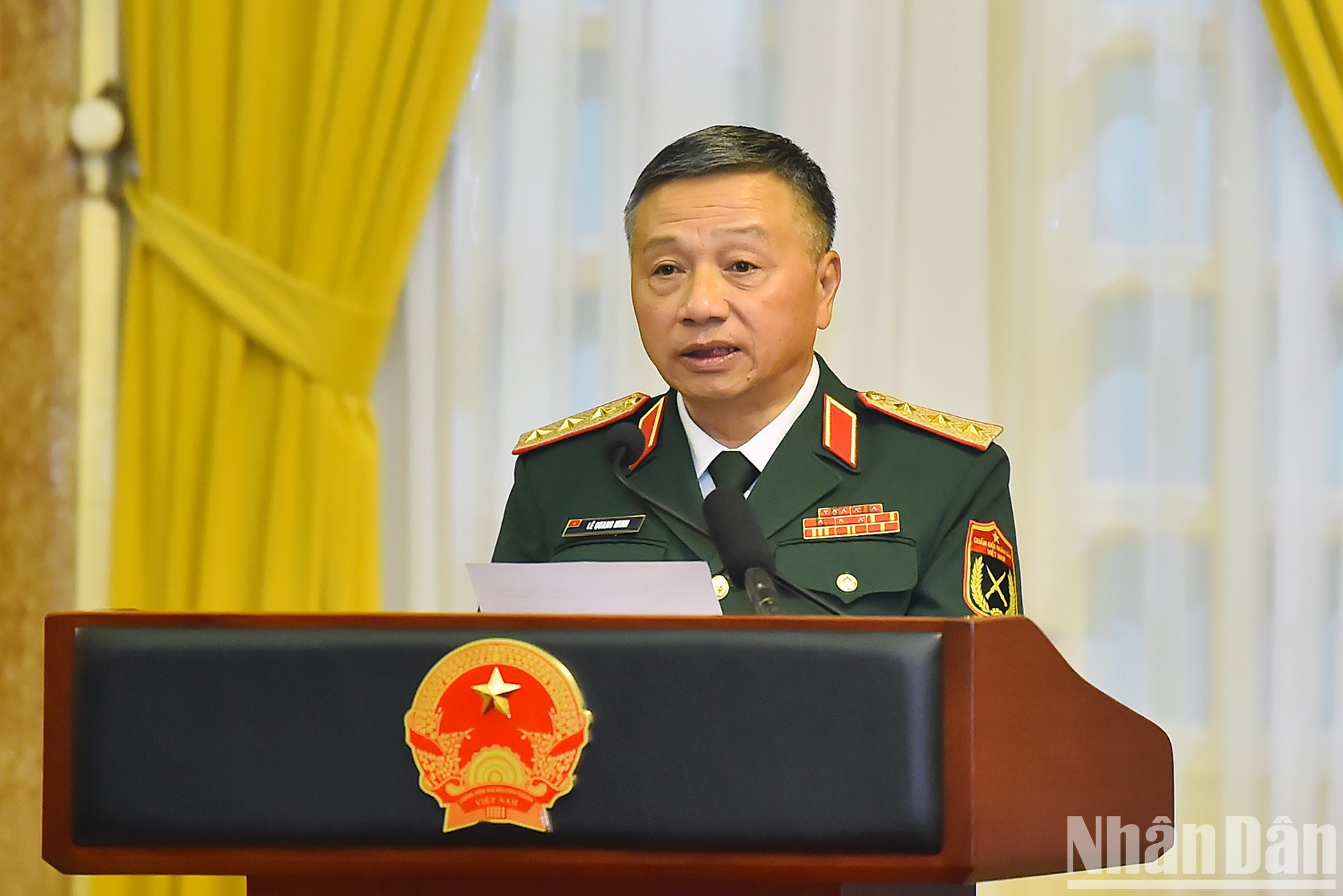 El teniente general Le Quang Minh, subjefe del Dirección General de Política del Ejército Popular de Vietnam, expresa su opinión.
