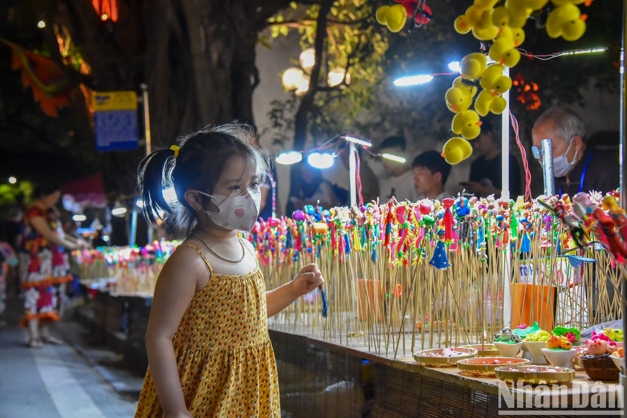 To He, con sus múltiples colores y diseños, siempre atrae a los niños. To He, con sus múltiples colores y diseños, siempre atrae a los niños.