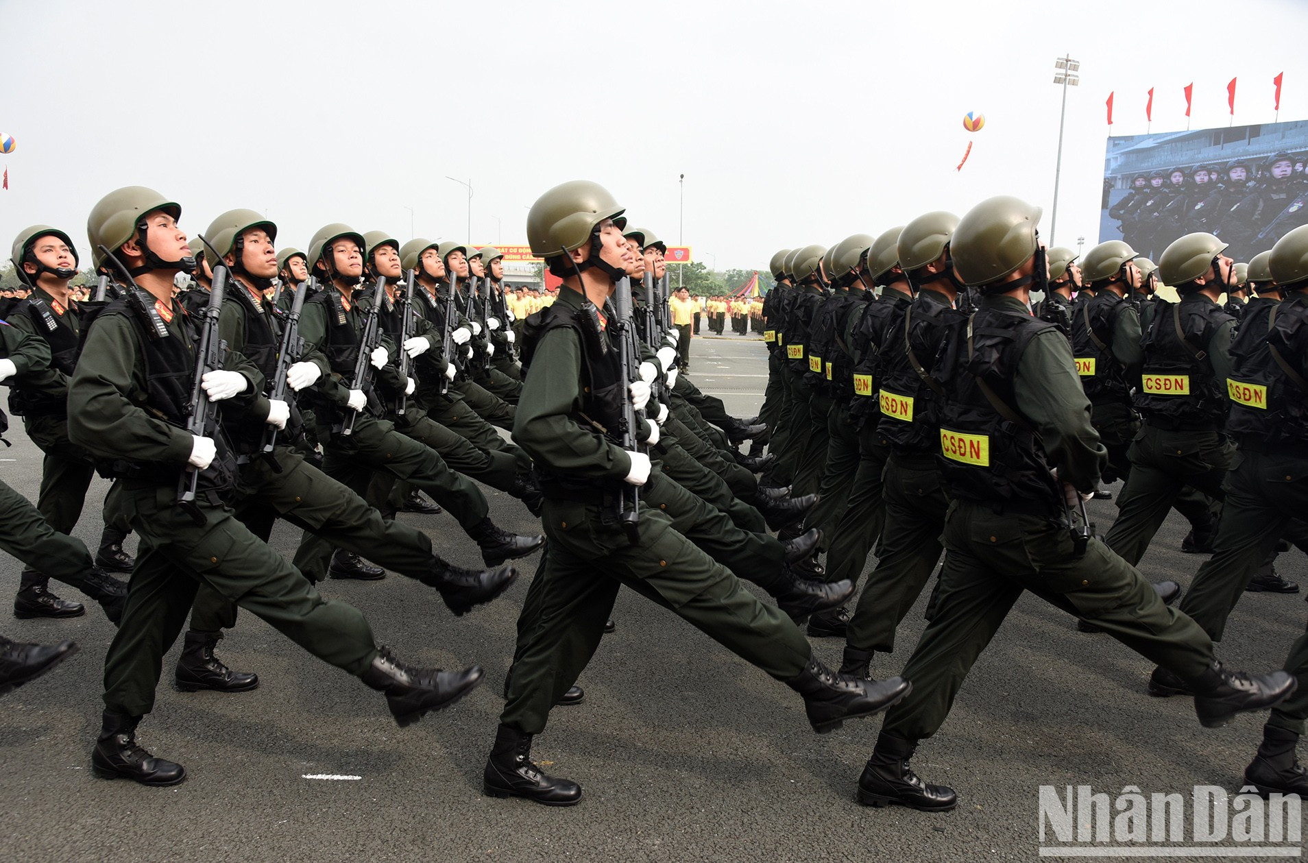 Las entidades de la policía especial y la policía móvil son las fuerzas de élite del Alto Mando de la Policía Móvil. Las entidades de la policía especial y la policía móvil son las fuerzas de élite del Alto Mando de la Policía Móvil.