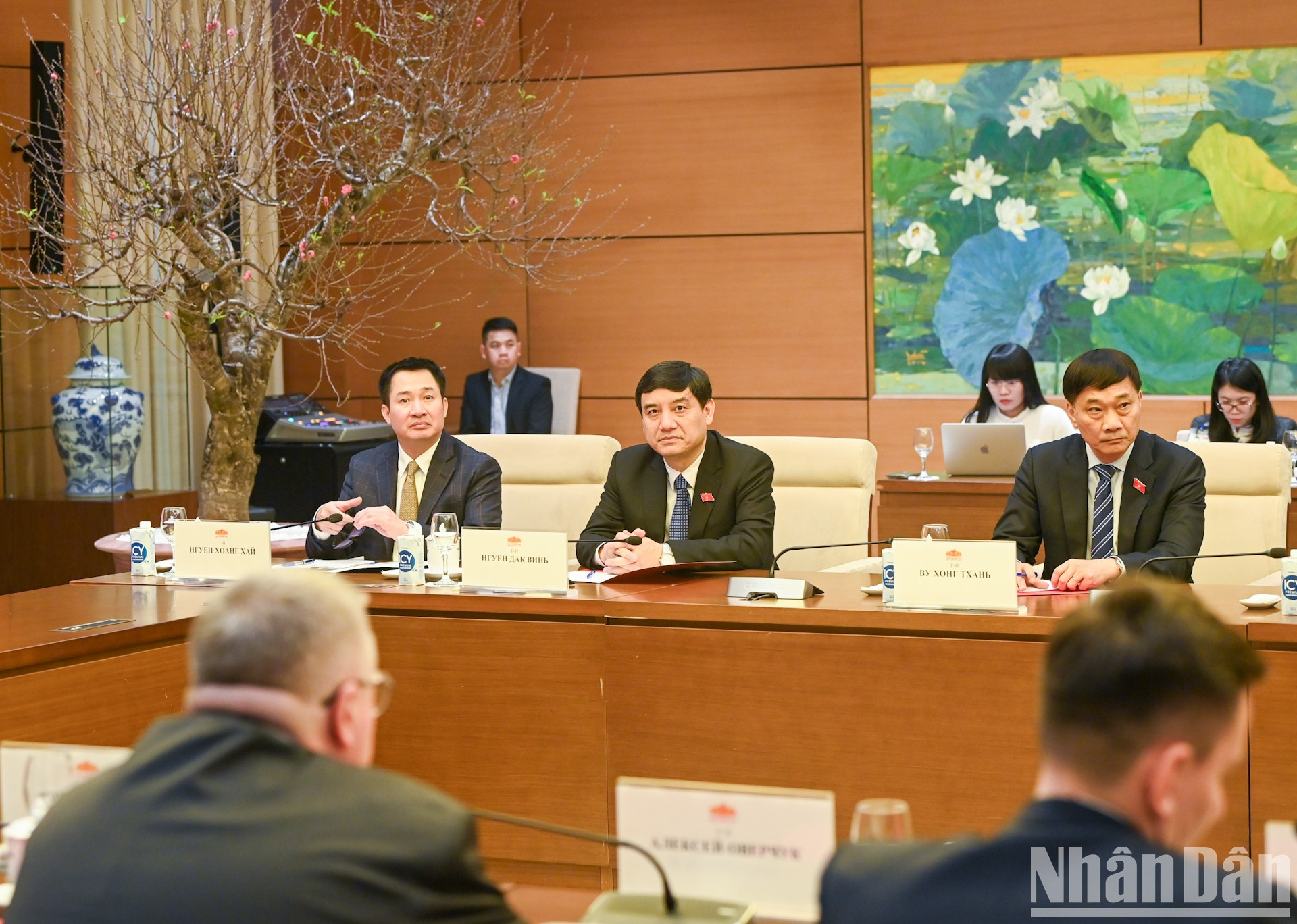 Delegados vietnamitas en la reunión. Delegados vietnamitas en la reunión.