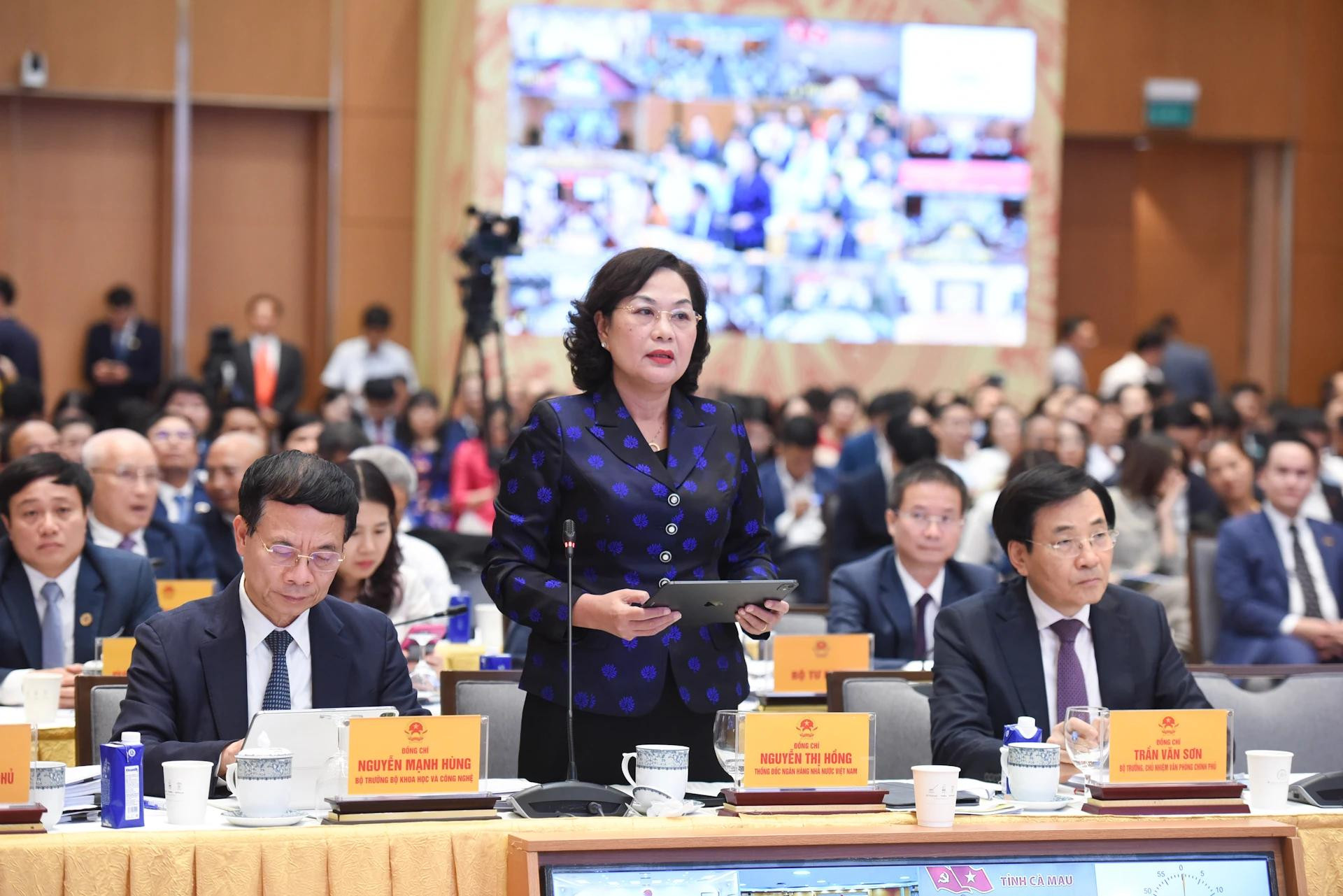 La gobernadora del Banco Estatal de Vietnam, Nguyen Thi Hong, interviene en el evento. La gobernadora del Banco Estatal de Vietnam, Nguyen Thi Hong, interviene en el evento.