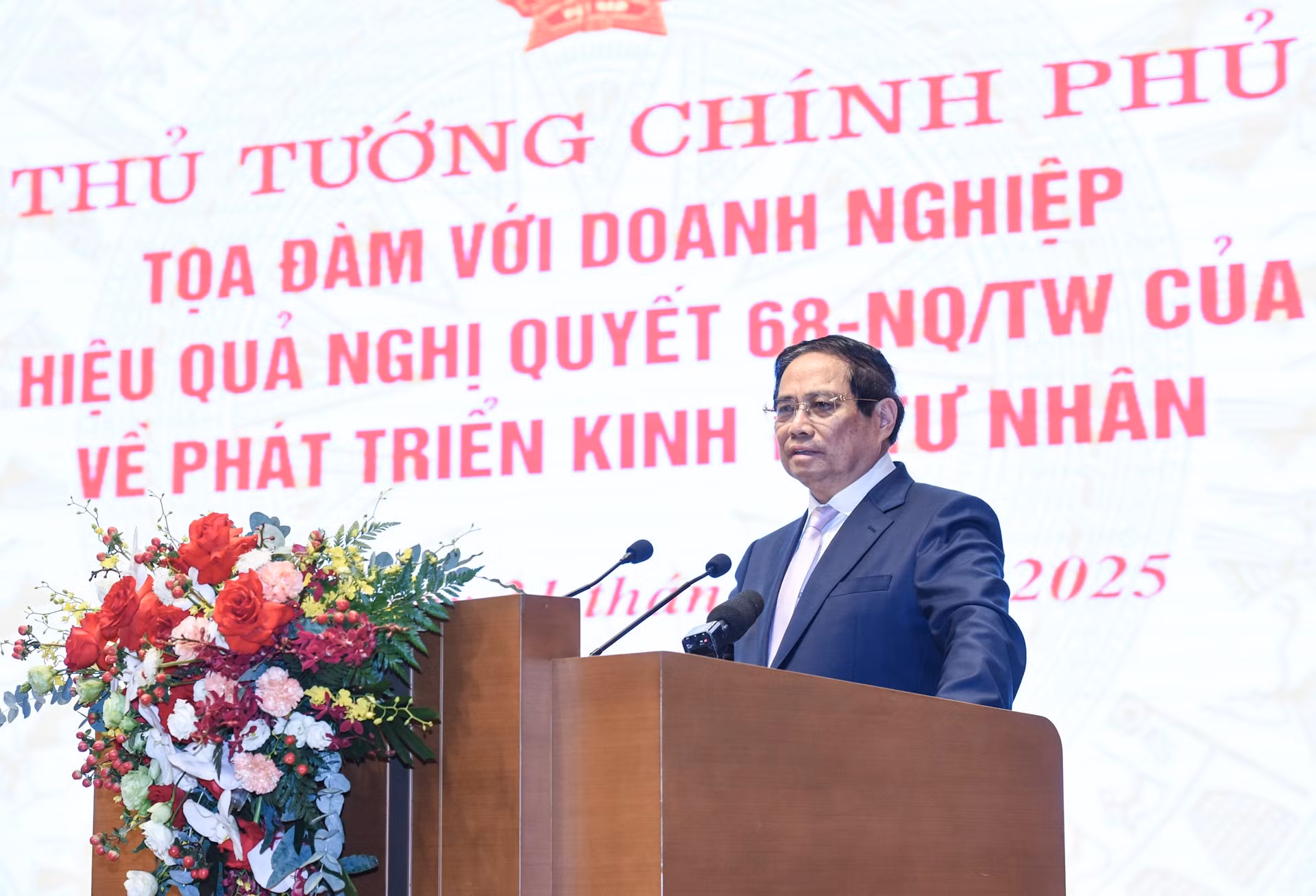 El primer ministro vietnamita, Pham Minh Chinh, habla en el evento.