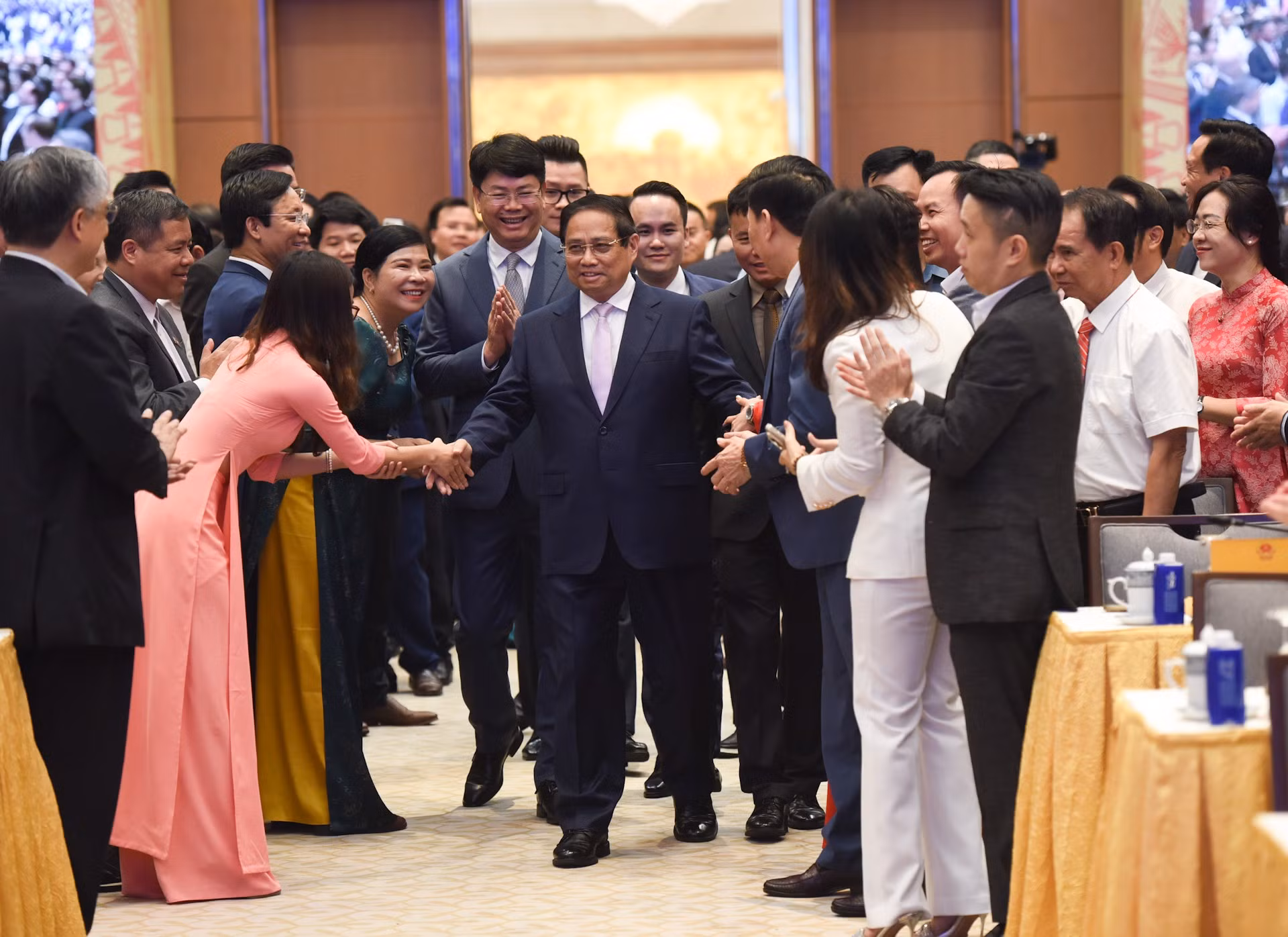 El primer ministro vietnamita, Pham Minh Chinh, asiste a la ceremonia.