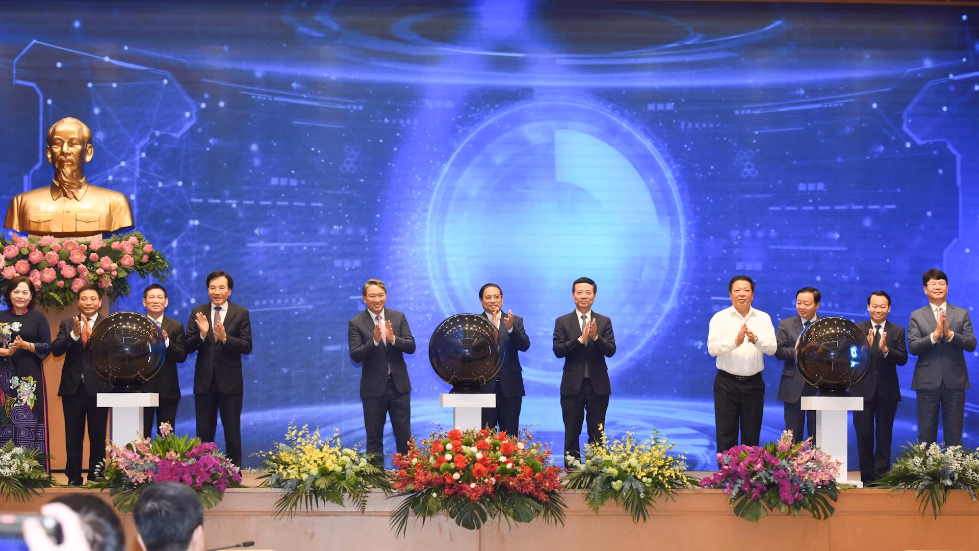 [Foto] Premier vietnamita asiste a ceremonia de inauguración del Portal Nacional de Derecho