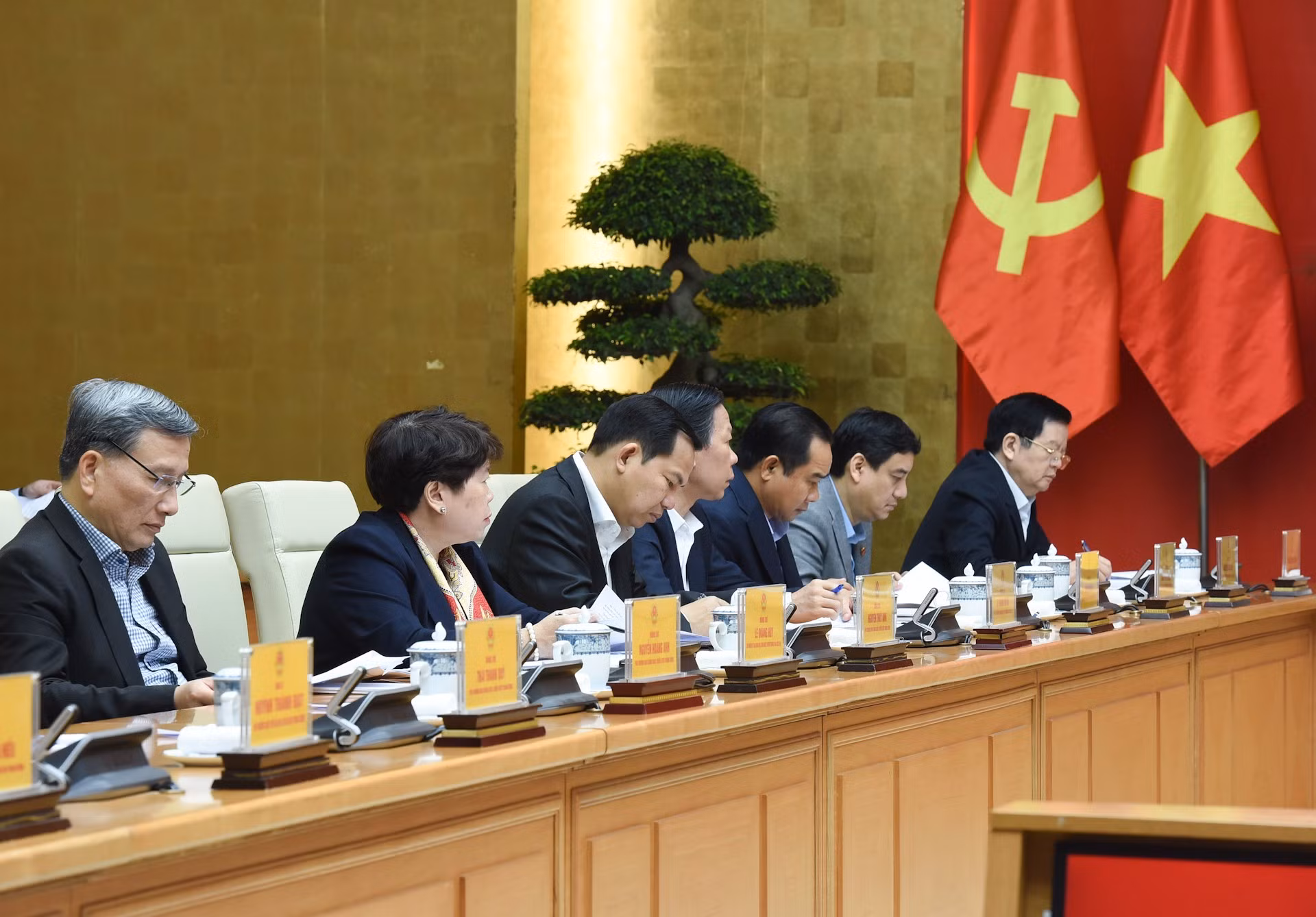 Miembros del Subcomité Socioeconómico del XIV Congreso Nacional del Partido Comunista de Vietnam.