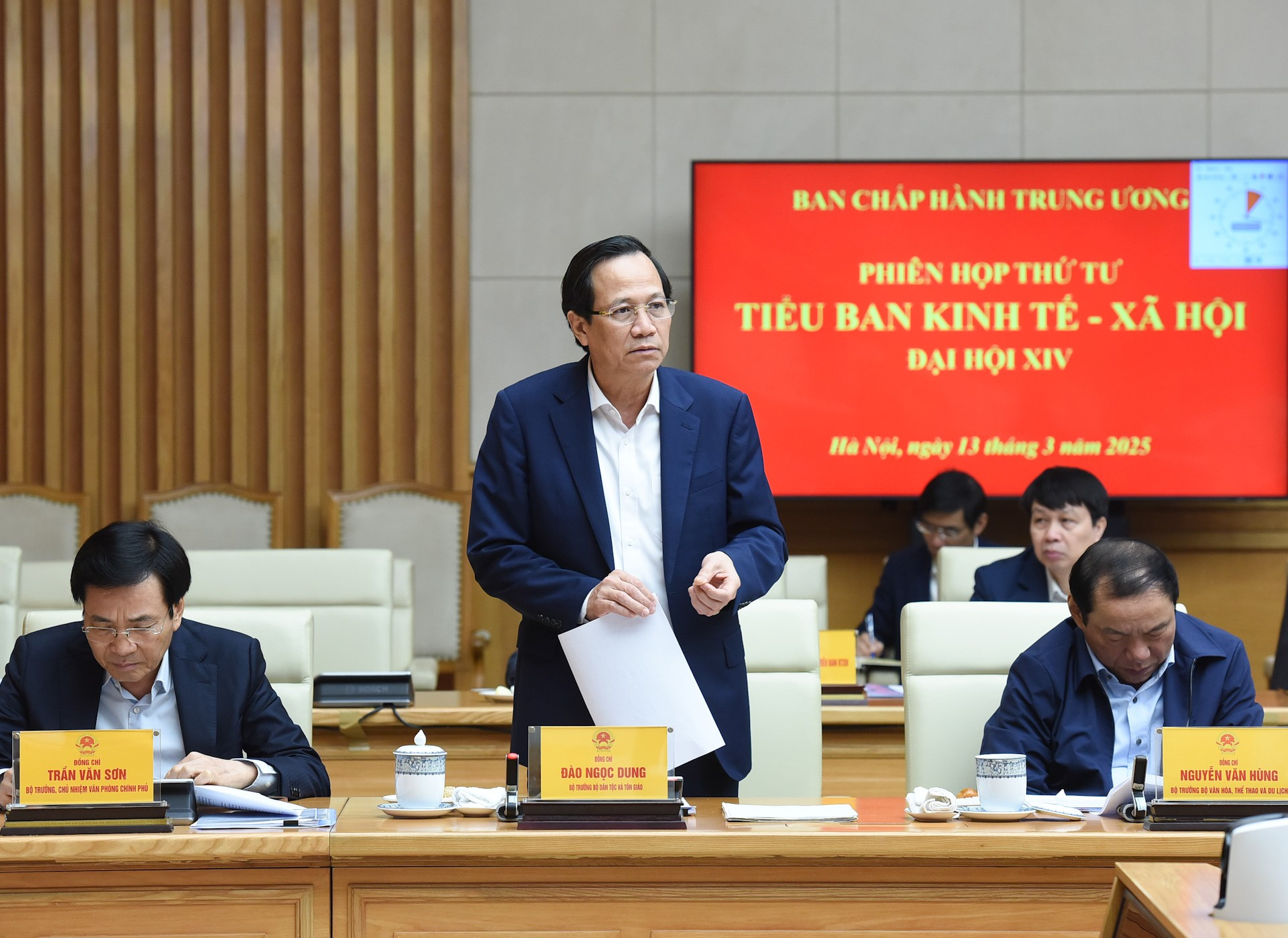 El ministro de Minorías Étnicas y Religiones, Dao Ngoc Dung, habla en el evento. El ministro de Minorías Étnicas y Religiones, Dao Ngoc Dung, habla en el evento.