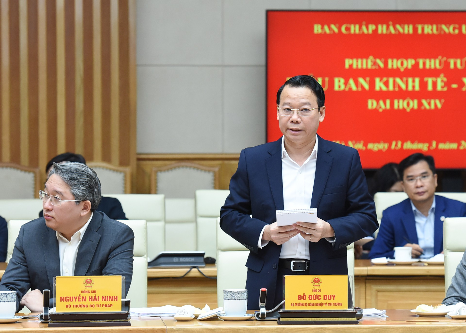 El ministro de Agricultura y Medio Ambiente, Do Duc Duy, expresa su opinión. El ministro de Agricultura y Medio Ambiente, Do Duc Duy, expresa su opinión.