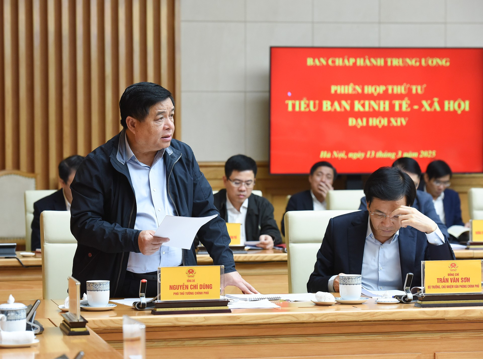 El viceprimer ministro Nguyen Chi Dung, habla en la cita. El viceprimer ministro Nguyen Chi Dung, habla en la cita.