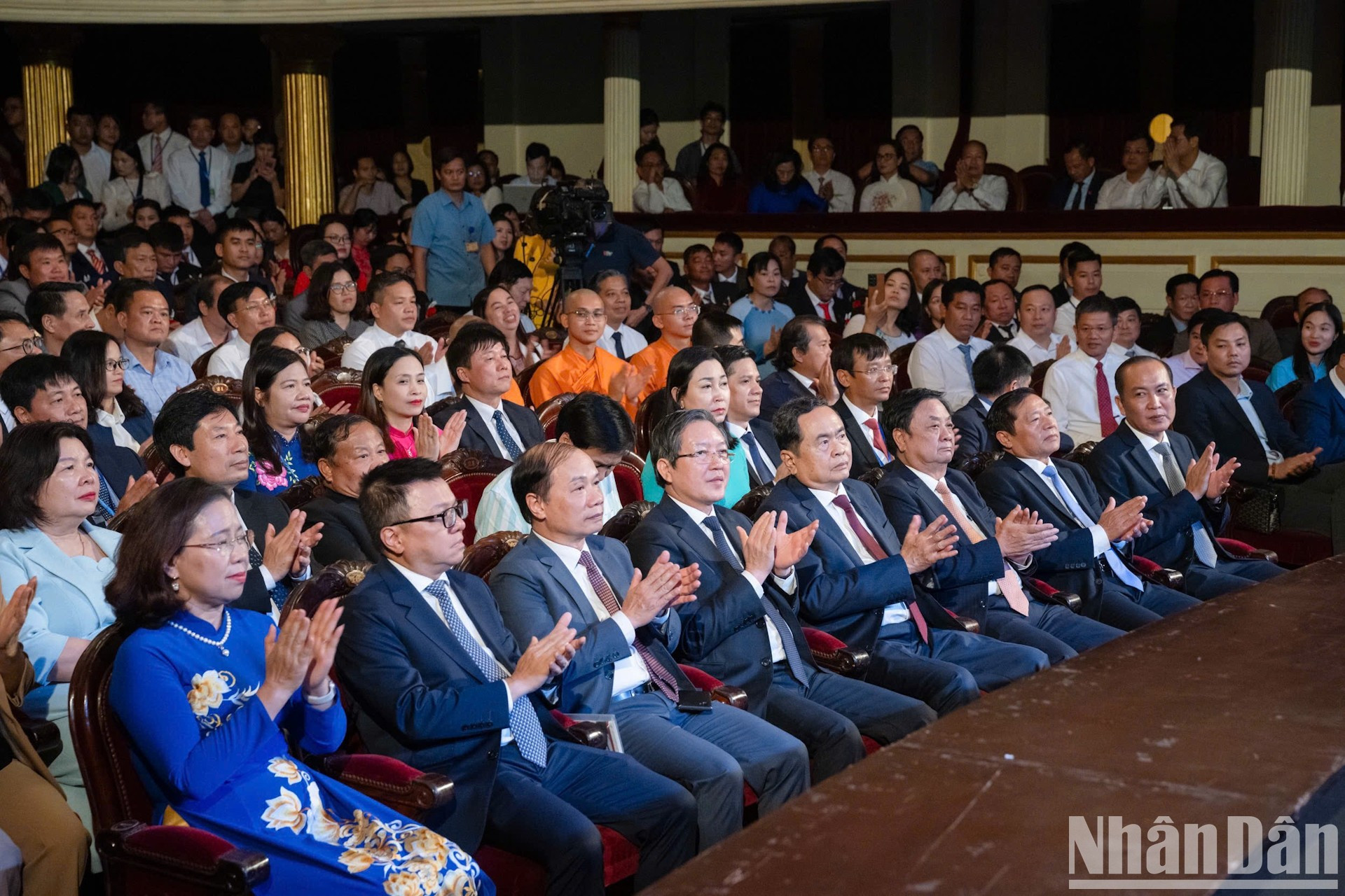 El presidente de la Asamblea Nacional vietnamita, Tran Thanh Man, y los líderes del Partido y del Estado. El presidente de la Asamblea Nacional vietnamita, Tran Thanh Man, y los líderes del Partido y del Estado.