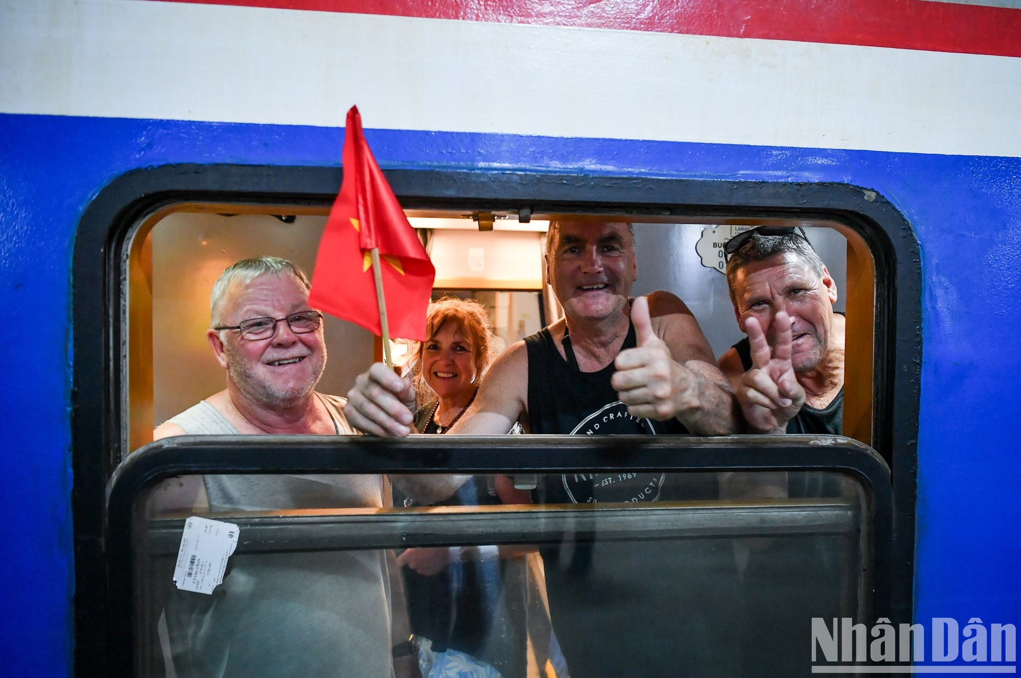Los turistas extranjeros están muy interesados en el viaje especial.