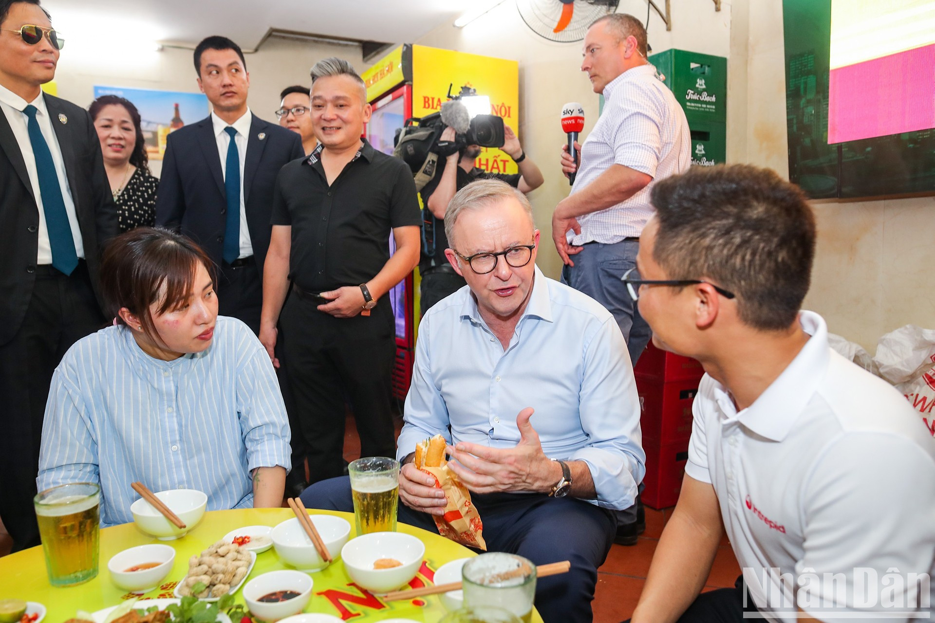 El premier australiano saboreó el banh mi vietnamita. El premier australiano saboreó el banh mi vietnamita.