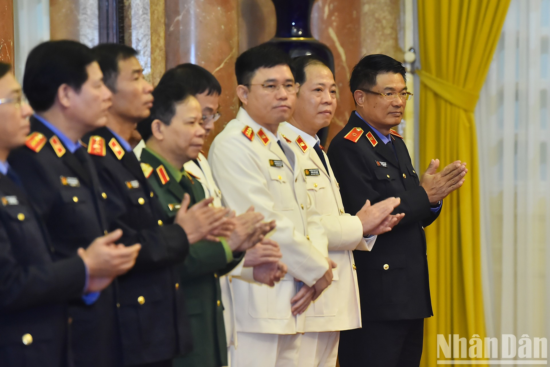 El fiscal general de Vietnam, Nguyen Huy Tien, y delegados en la ceremonia. El fiscal general de Vietnam, Nguyen Huy Tien, y delegados en la ceremonia.