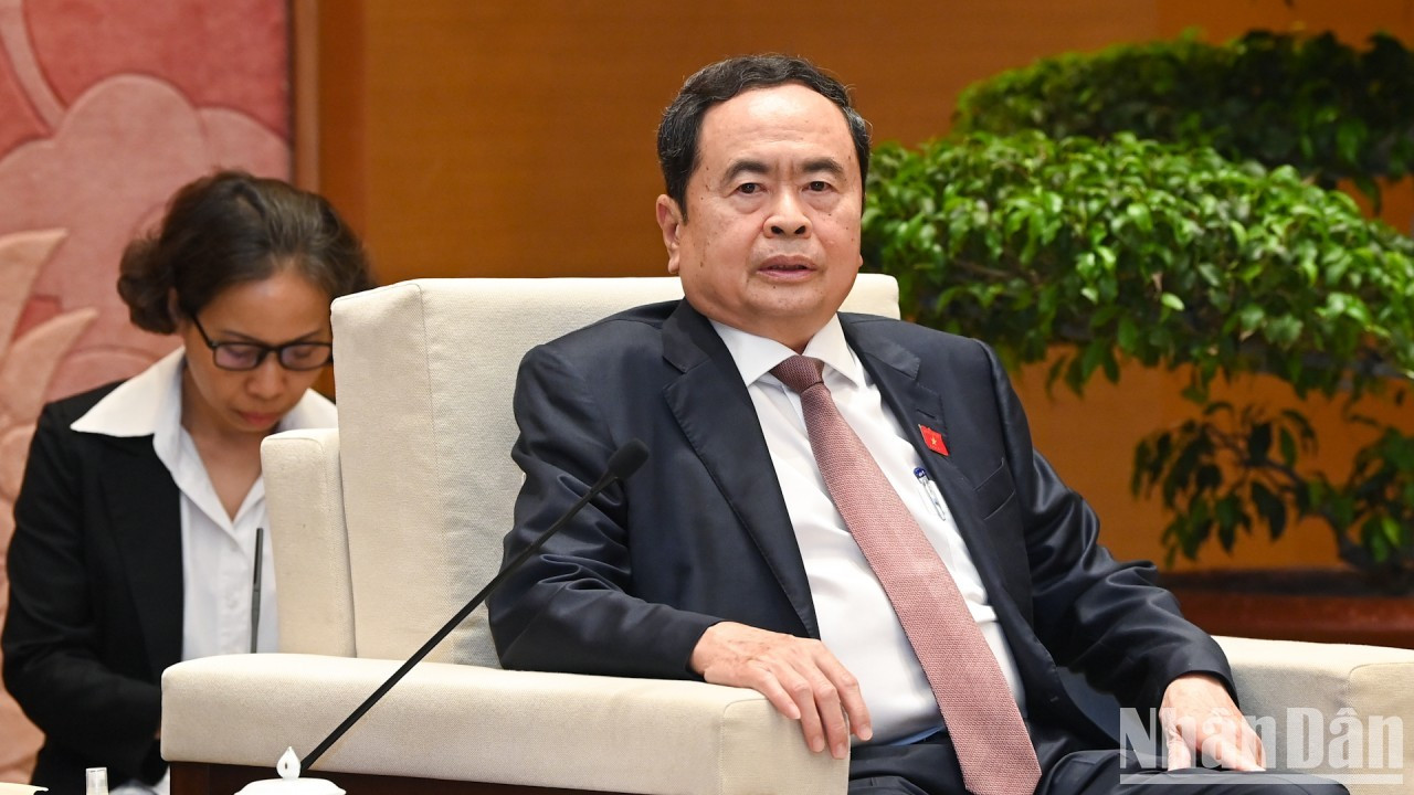 El titular de la Asamblea Nacional vietnamita, Tran Thanh Man, habla en la reunión. El titular de la Asamblea Nacional vietnamita, Tran Thanh Man, habla en la reunión.