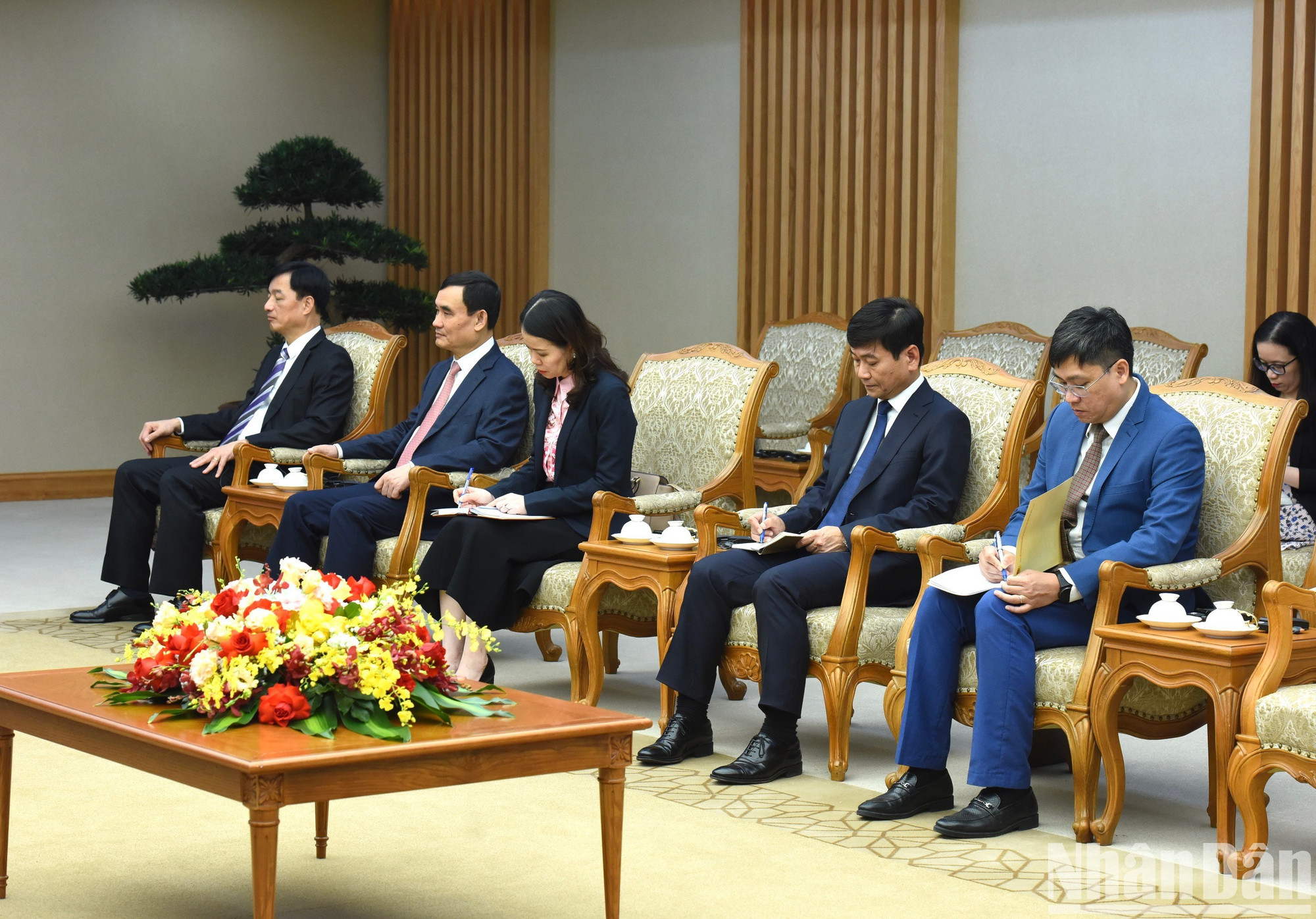 Representantes de los ministerios, departamentos y sectores del Gobierno vietnamita. Representantes de los ministerios, departamentos y sectores del Gobierno vietnamita.