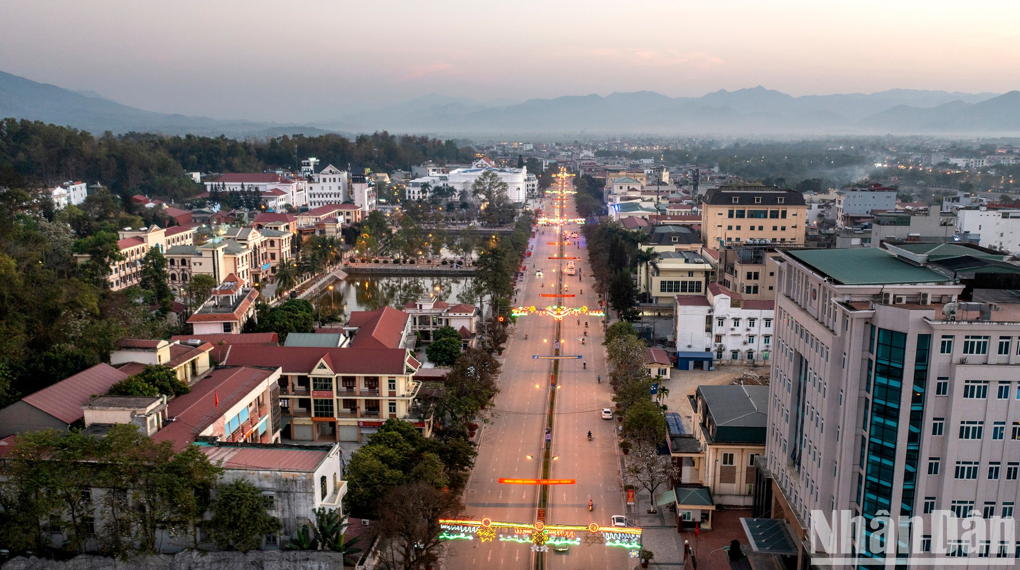 La calle principal de la ciudad de Dien Bien Phu lleva el nombre del general Vo Nguyen Giap. La calle principal de la ciudad de Dien Bien Phu lleva el nombre del general Vo Nguyen Giap.
