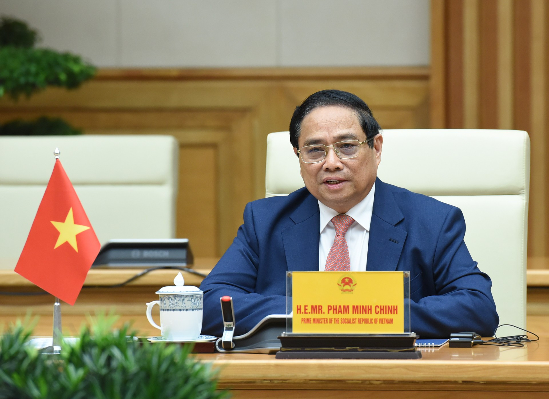 El primer ministro vietnamita, Pham Minh Chinh, habla en la cita.