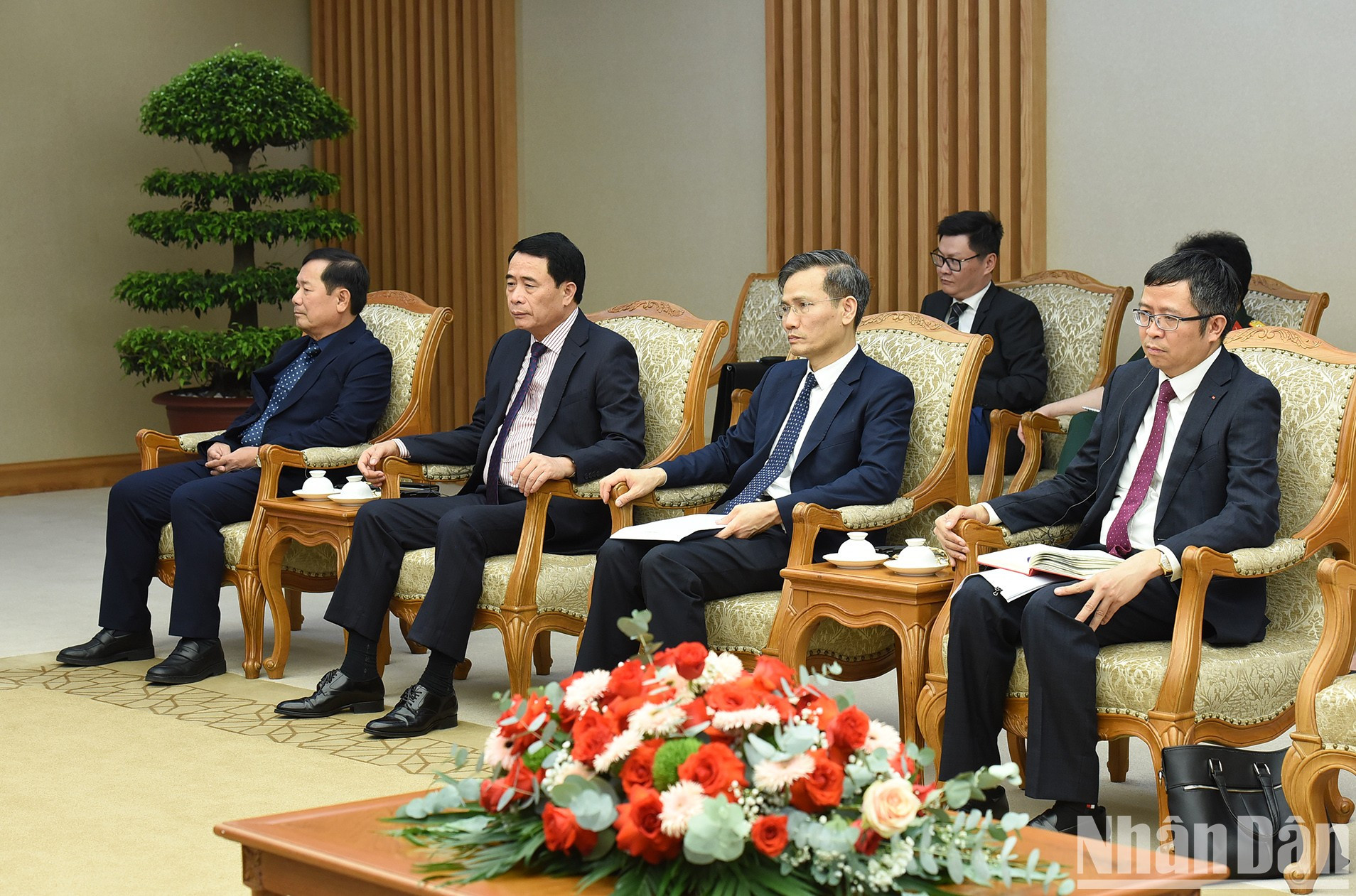 Representantes de los ministerios, departamentos y sectores del gobierno vietnamita. Representantes de los ministerios, departamentos y sectores del gobierno vietnamita.