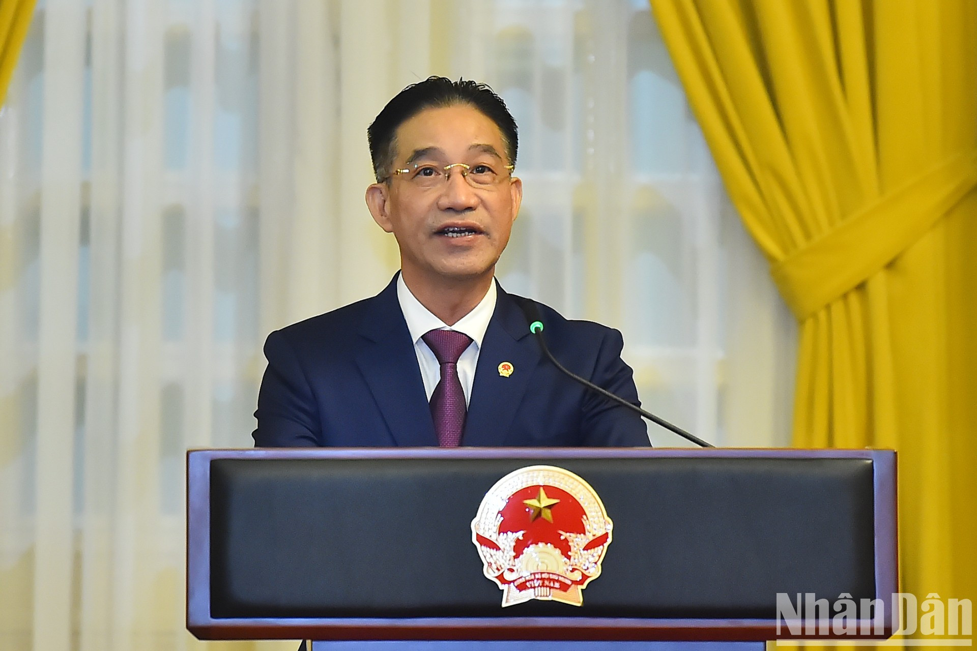 El jefe adjunto de la Oficina Presidencial, Pham Thanh Ha, anuncia la decisión del nombramiento. El jefe adjunto de la Oficina Presidencial, Pham Thanh Ha, anuncia la decisión del nombramiento.
