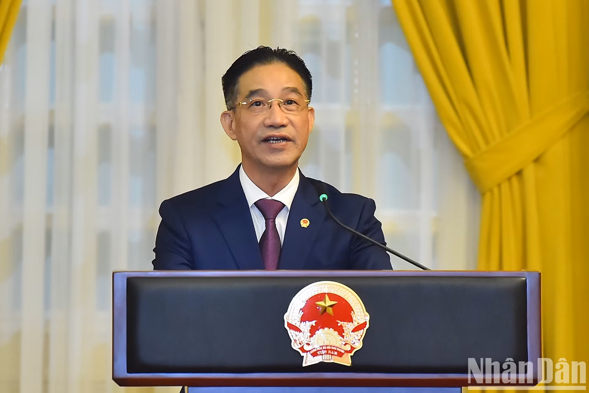 El jefe adjunto de la Oficina Presidencial, Pham Thanh Ha, anuncia la decisión del nombramiento. El jefe adjunto de la Oficina Presidencial, Pham Thanh Ha, anuncia la decisión del nombramiento.