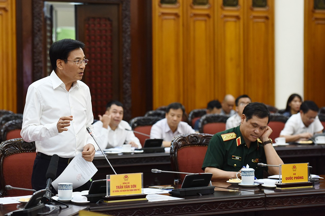 El ministro y jefe de la Oficina del Gobierno, Tran Van Son.