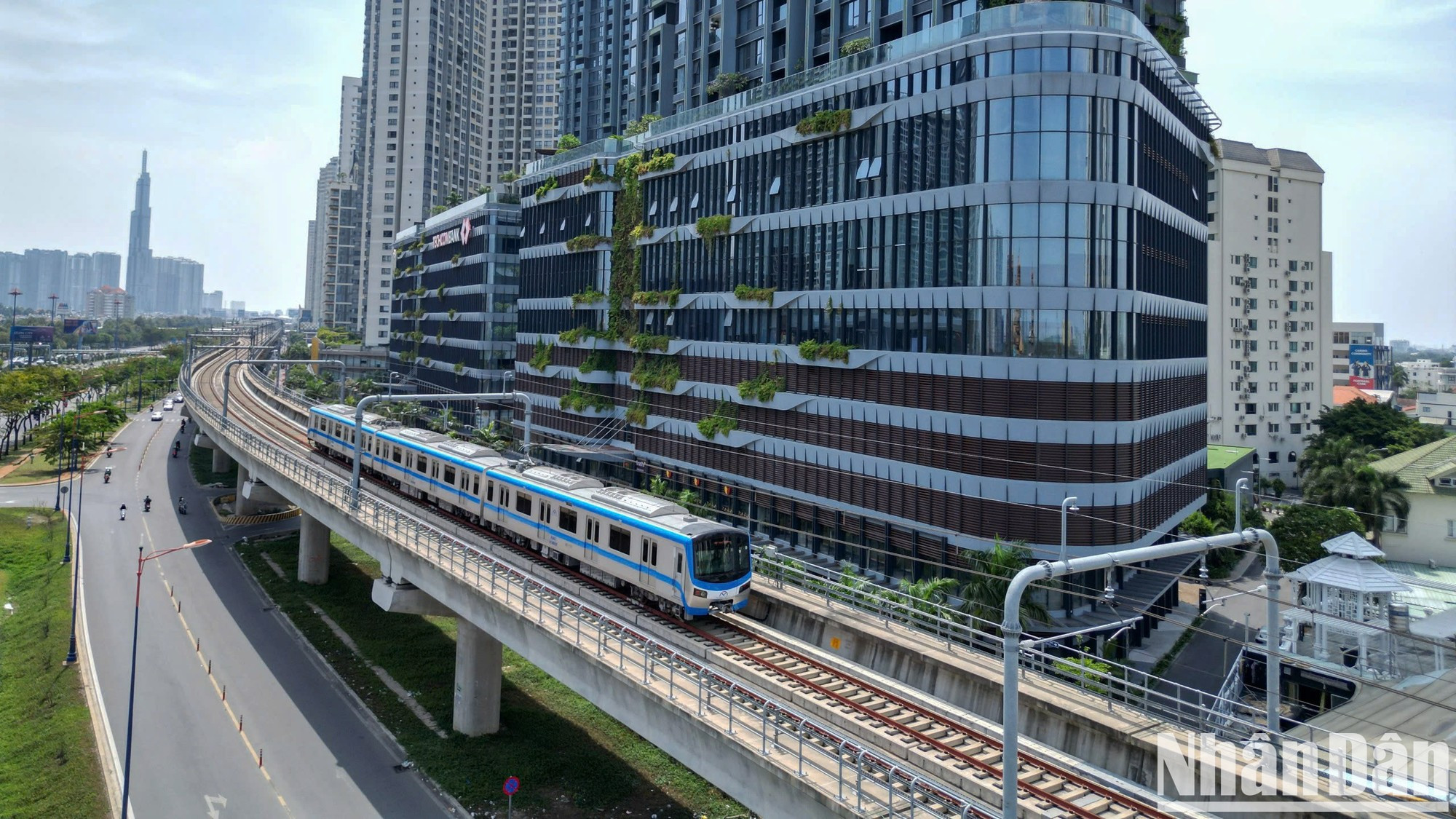 La Línea 1 del Metro no es solo un proyecto de transporte, sino también un símbolo de perseverancia y visión a largo plazo. Mientras los trenes avanzan transportando miles de pasajeros cada día, la ciudad sigue escribiendo su propia historia, convirtiéndose en una metrópolis moderna y sostenible que figura en el mapa mundial. La Línea 1 del Metro no es solo un proyecto de transporte, sino también un símbolo de perseverancia y visión a largo plazo. Mientras los trenes avanzan transportando miles de pasajeros cada día, la ciudad sigue escribiendo su propia historia, convirtiéndose en una metrópolis moderna y sostenible que figura en el mapa mundial.