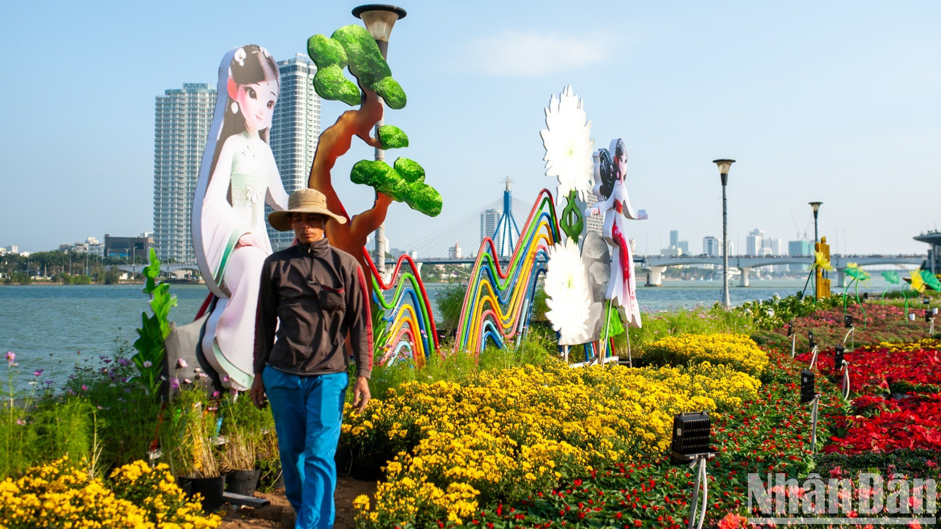 Las miniaturas de la calle de flores de Bach Dang, en la zona del puente en forma de T, también tienen un diseño llamativo. Las miniaturas de la calle de flores de Bach Dang, en la zona del puente en forma de T, también tienen un diseño llamativo.