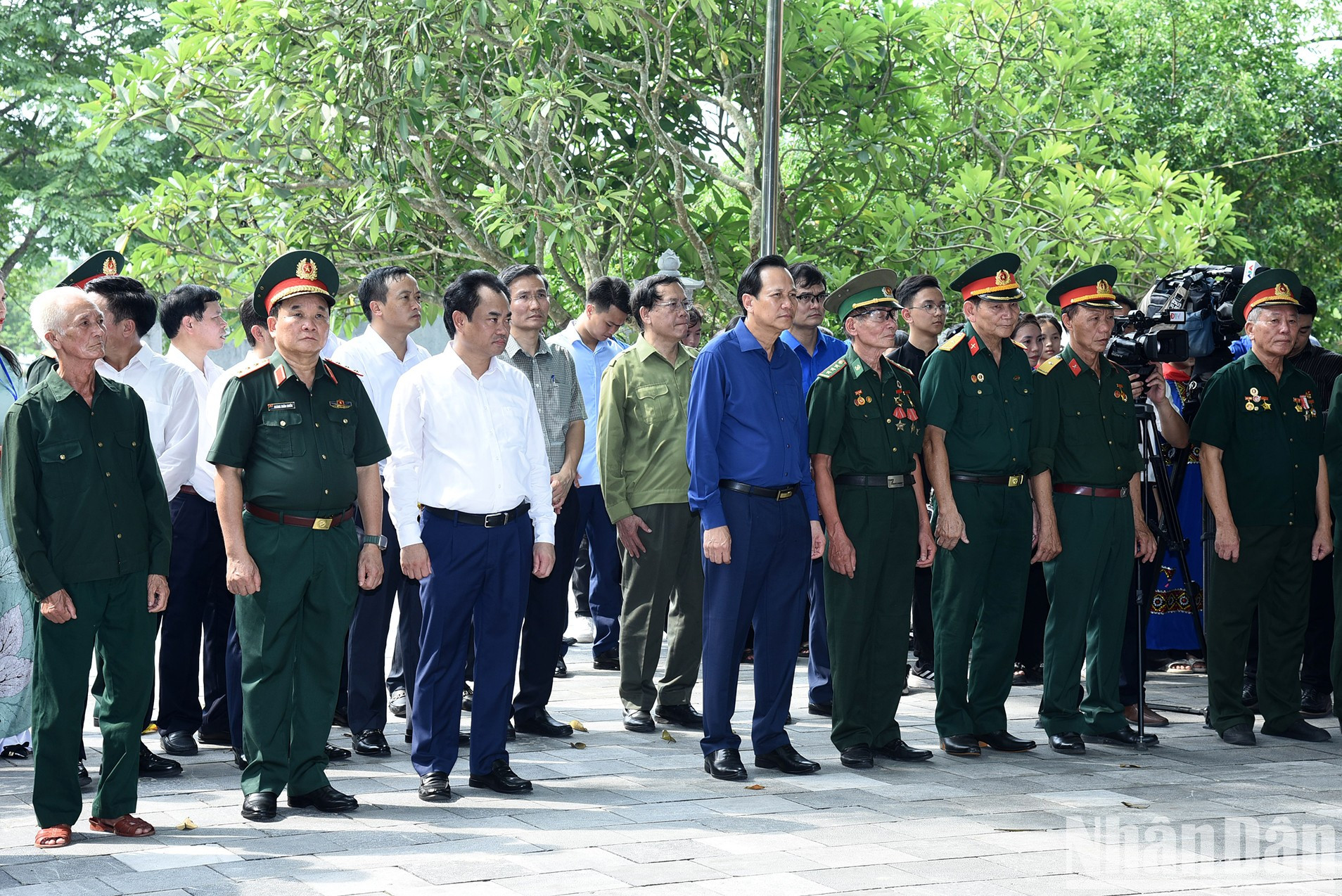 Los asistentes a la ceremonia. Los asistentes a la ceremonia.