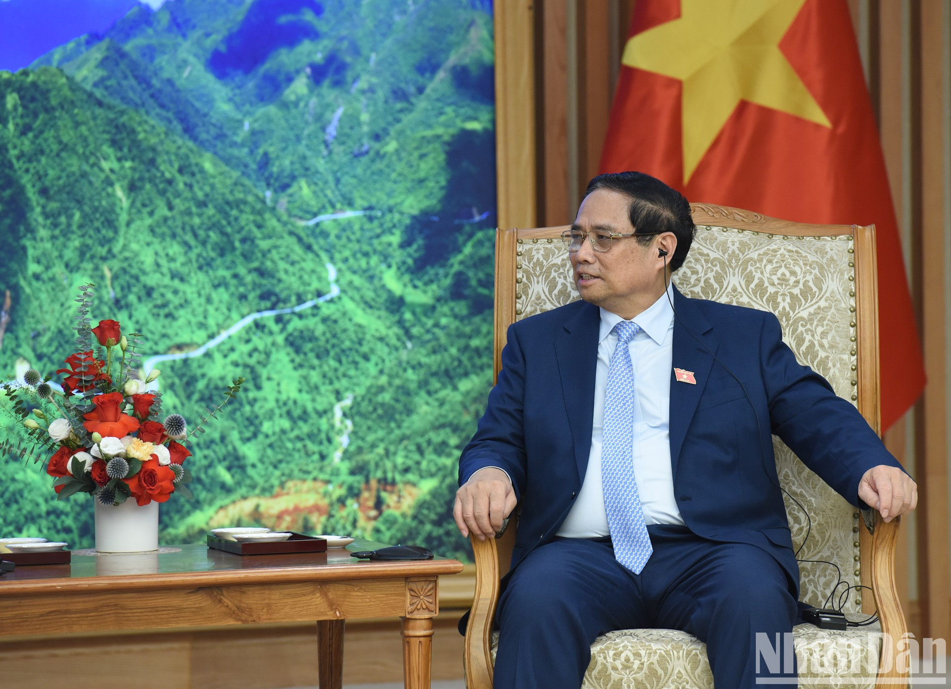 Minh Chinh interviene en el acto. Minh Chinh interviene en el acto.