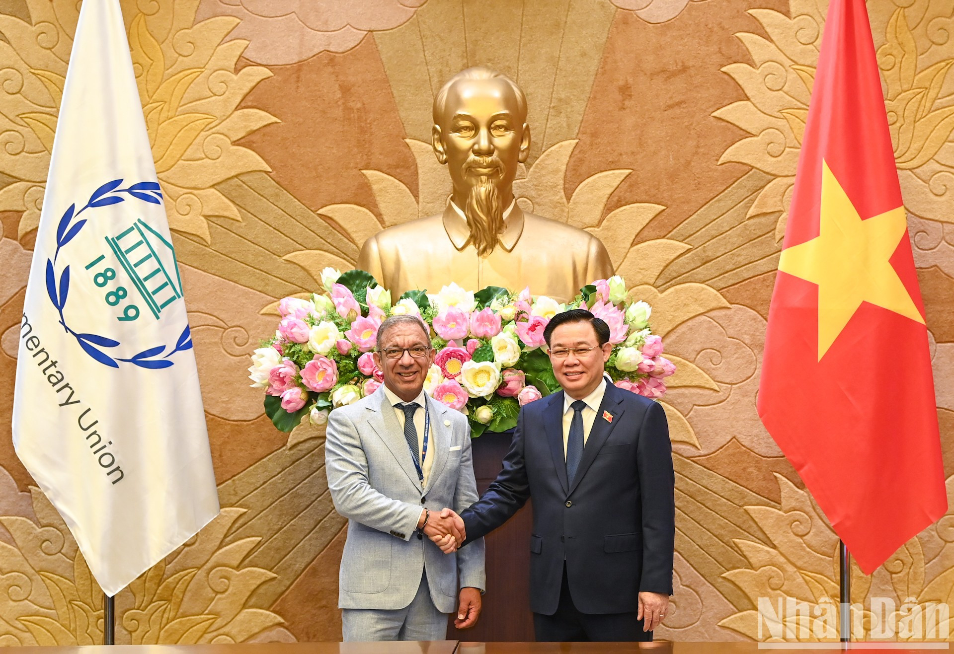 El titular del Parlamento vietnamita, Vuong Dinh Hue, y el presidente de la UIP, Duarte Pacheco.