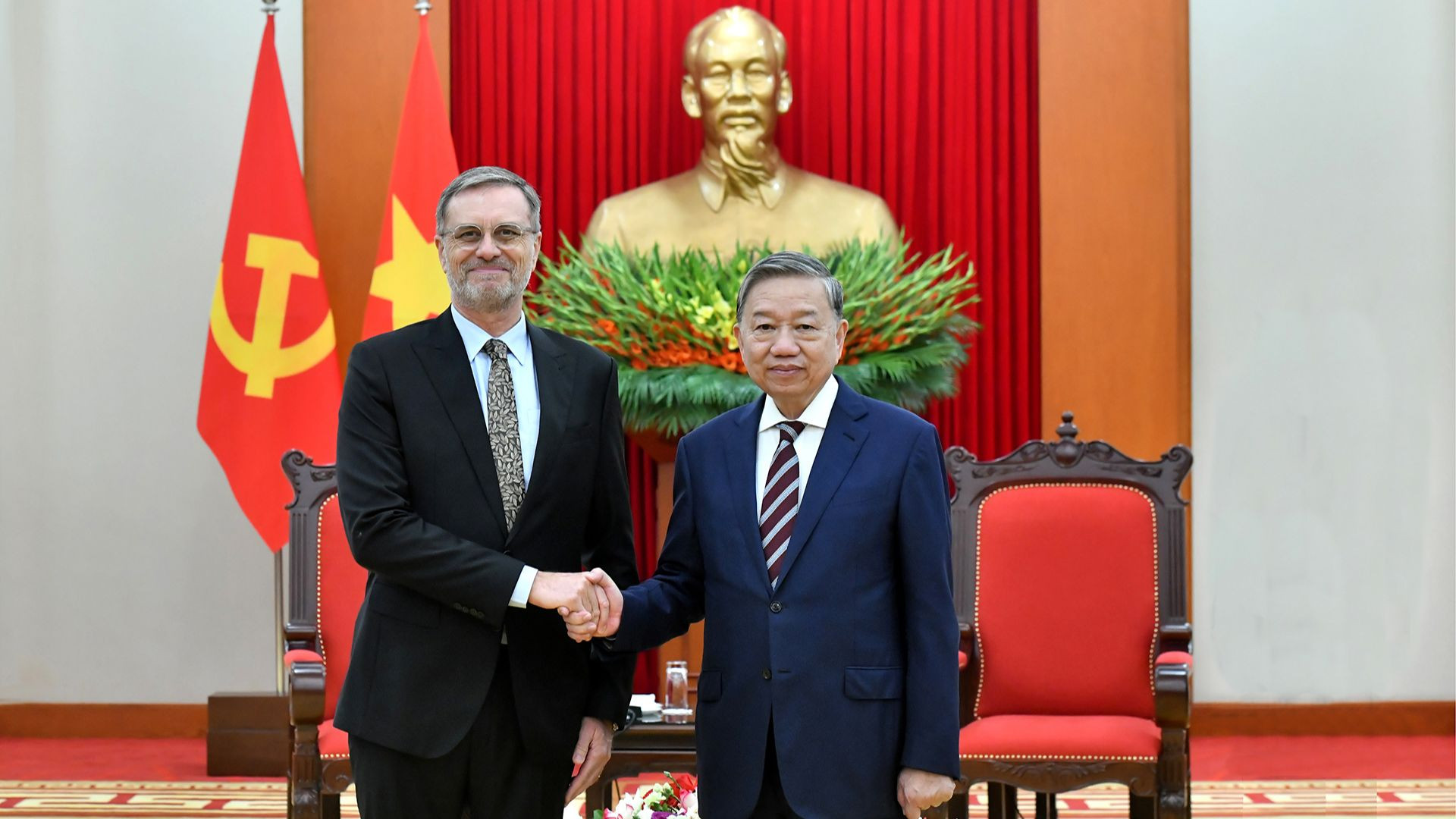 [Foto] Máximo dirigente partidita vietnamita recibe a embajador de Francia en Hanói