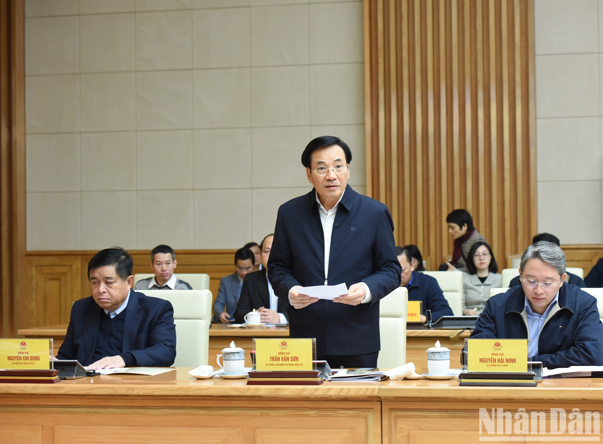 El ministro y jefe de la Oficina Gubernamental, Tran Van Son, habla en la cita. El ministro y jefe de la Oficina Gubernamental, Tran Van Son, habla en la cita.