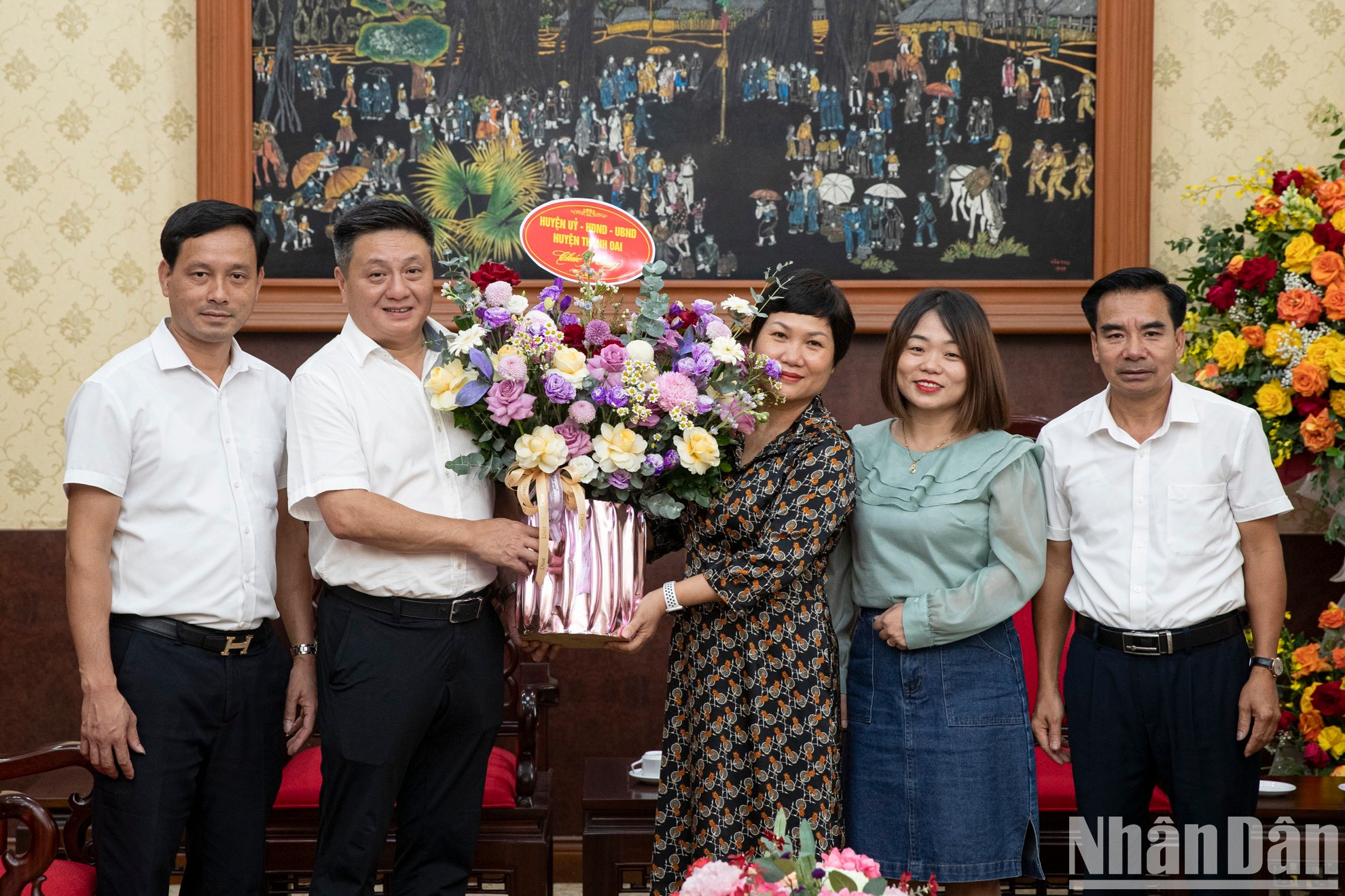 En el encuentro con el Comité del Partido del distrito de Thanh Oai.